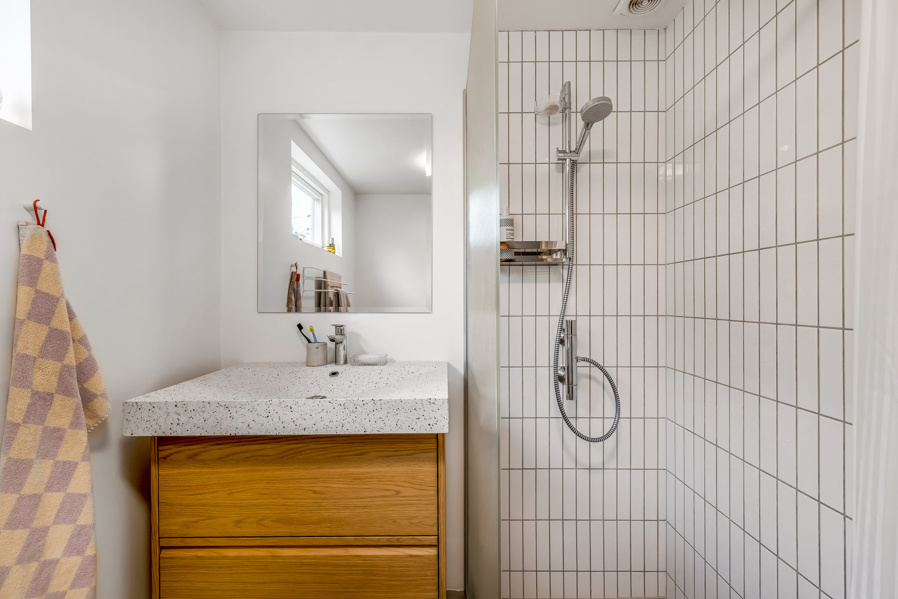 Fremhævet badeværelse billede i fuldskærmstilstand. Billede af Tjørnevej 6, 6950 Ringkøbing