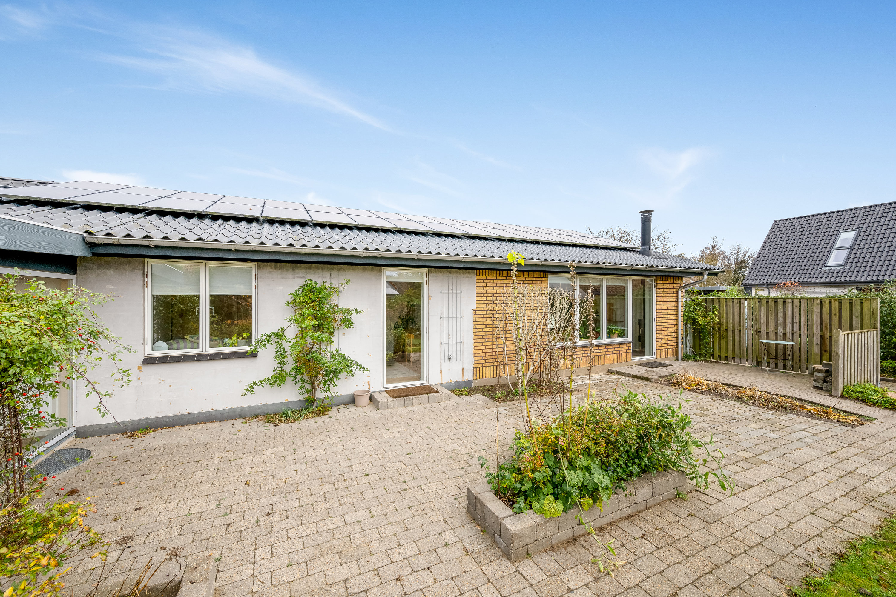 Fremhævet facade billede i fuldskærmstilstand. Billede af Tjørnevej 6, 6950 Ringkøbing