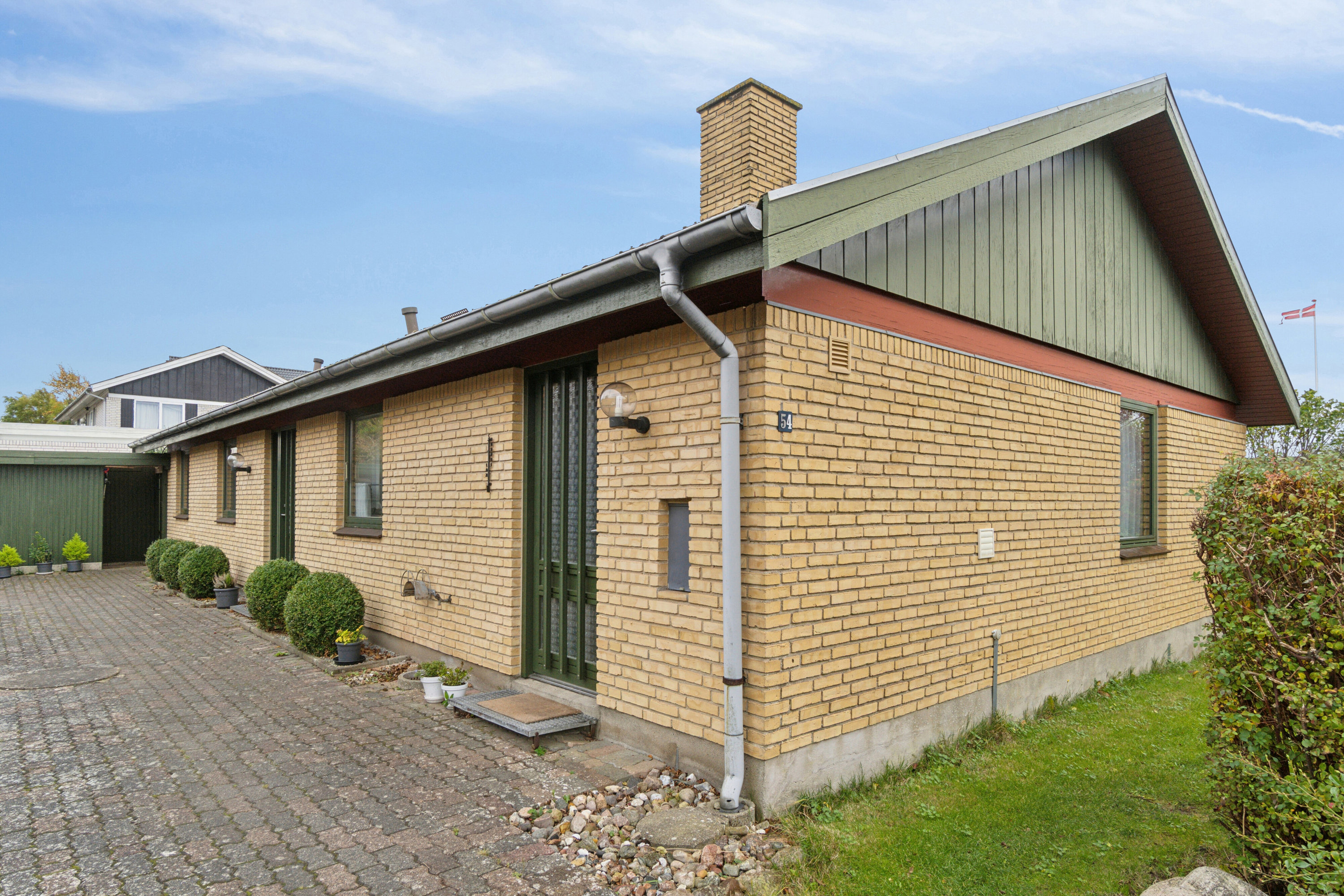 Miniaturebillede 1: udendørs. Billede af Fjordbakken 54, 4400 Kalundborg