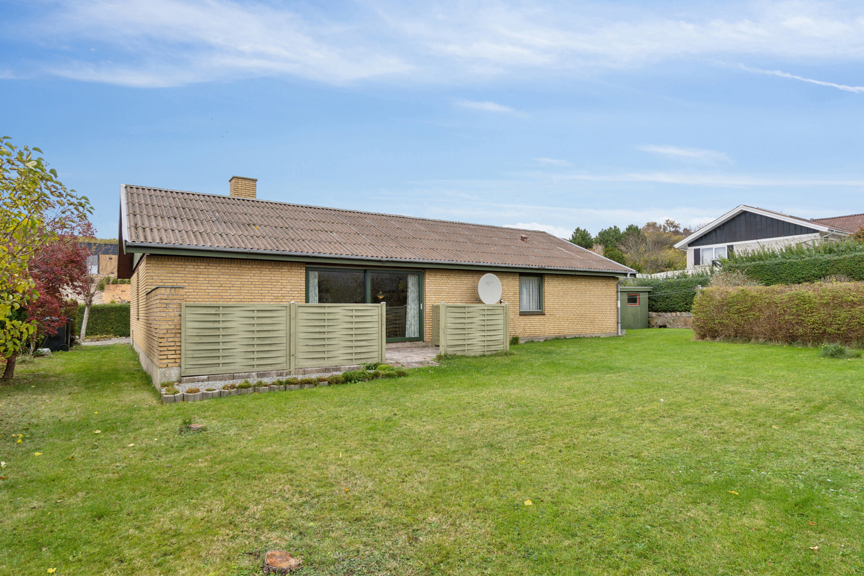 Miniaturebillede 2: set fra haven. Billede af Fjordbakken 54, 4400 Kalundborg