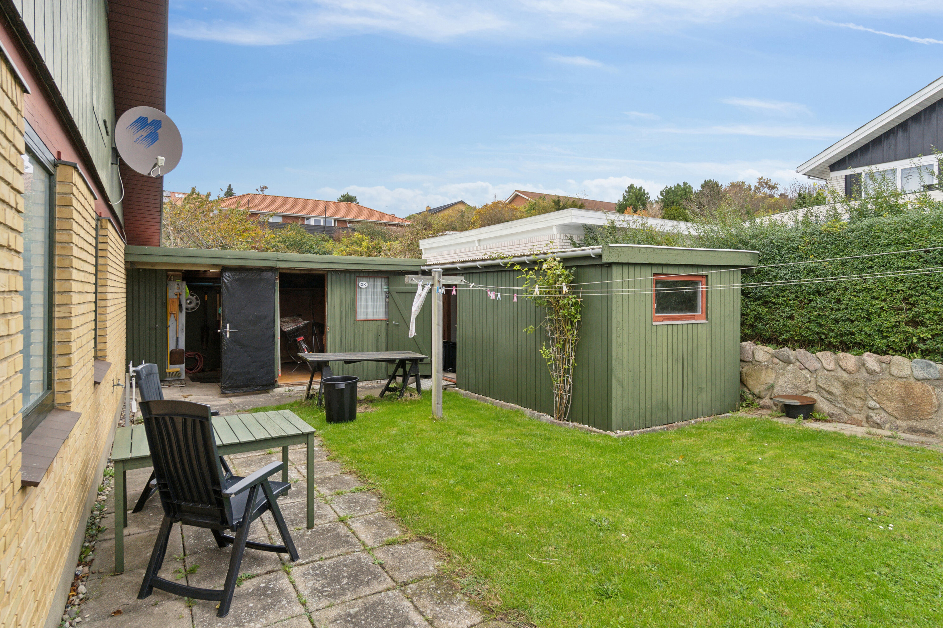 Fremhævet set fra haven billede i fuldskærmstilstand. Billede af Fjordbakken 54, 4400 Kalundborg