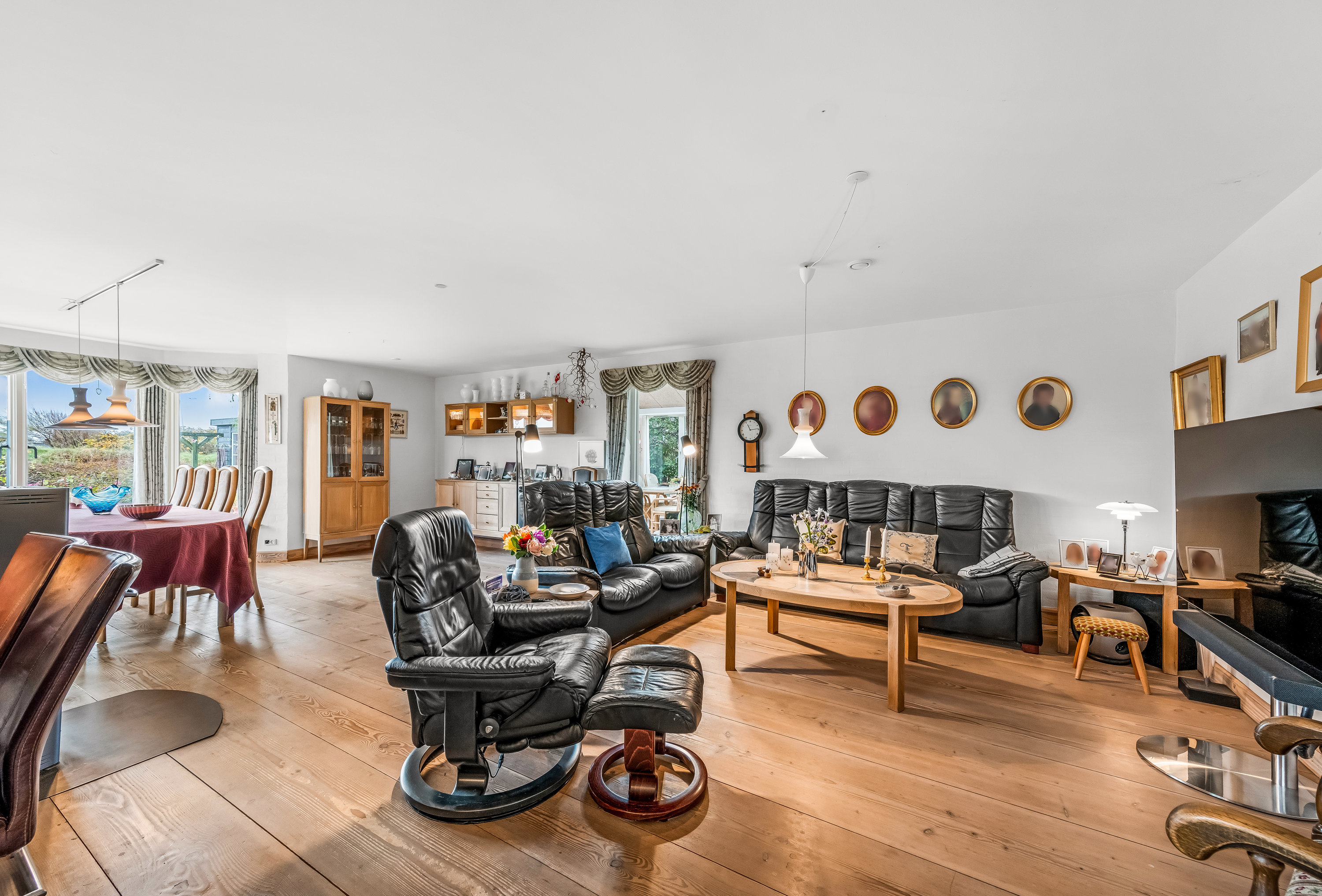 Fremhævet stue billede i fuldskærmstilstand. Billede af Nordsøvej 73, Søndervig, 6950 Ringkøbing