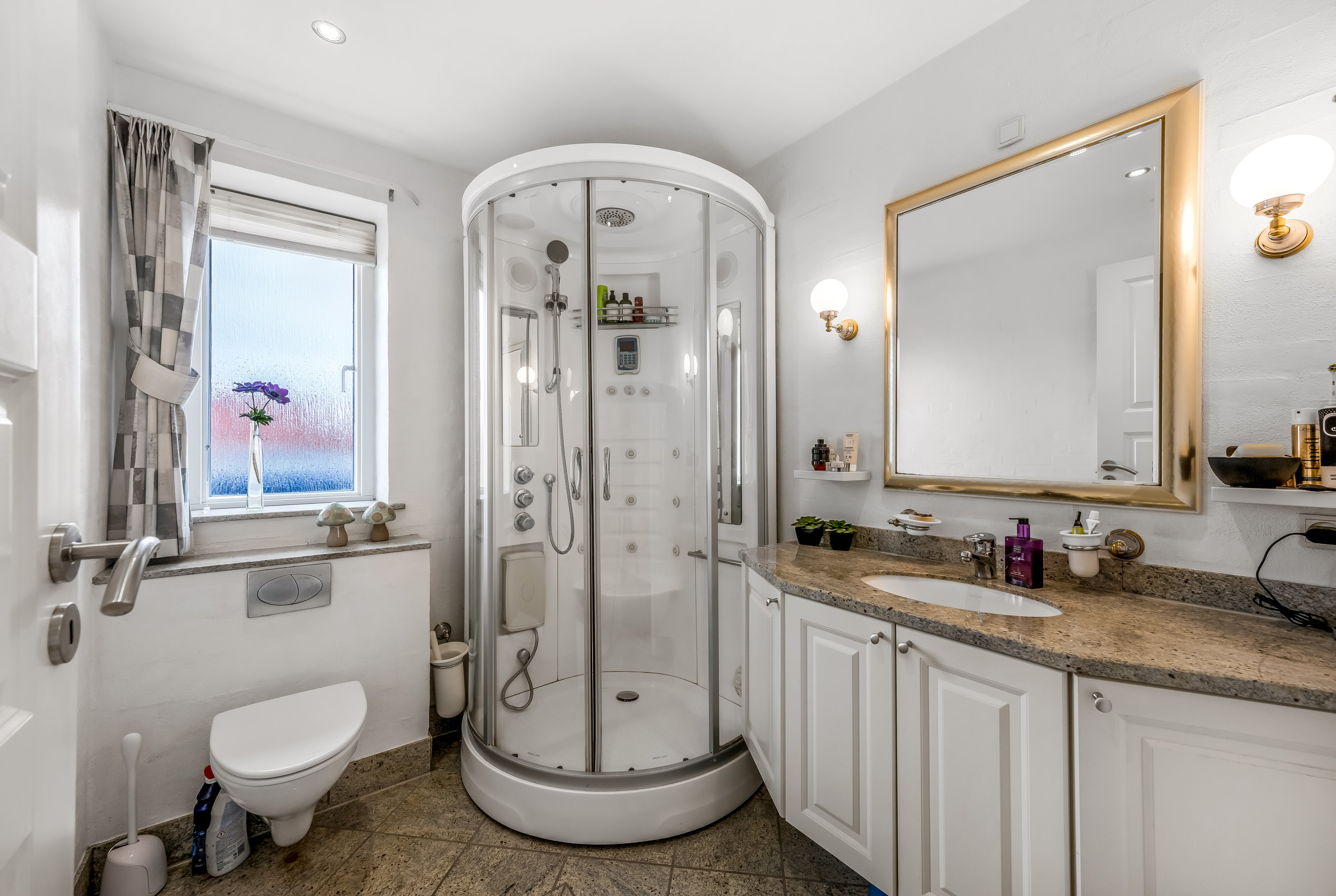 Fremhævet badeværelse billede i fuldskærmstilstand. Billede af Nordsøvej 73, Søndervig, 6950 Ringkøbing