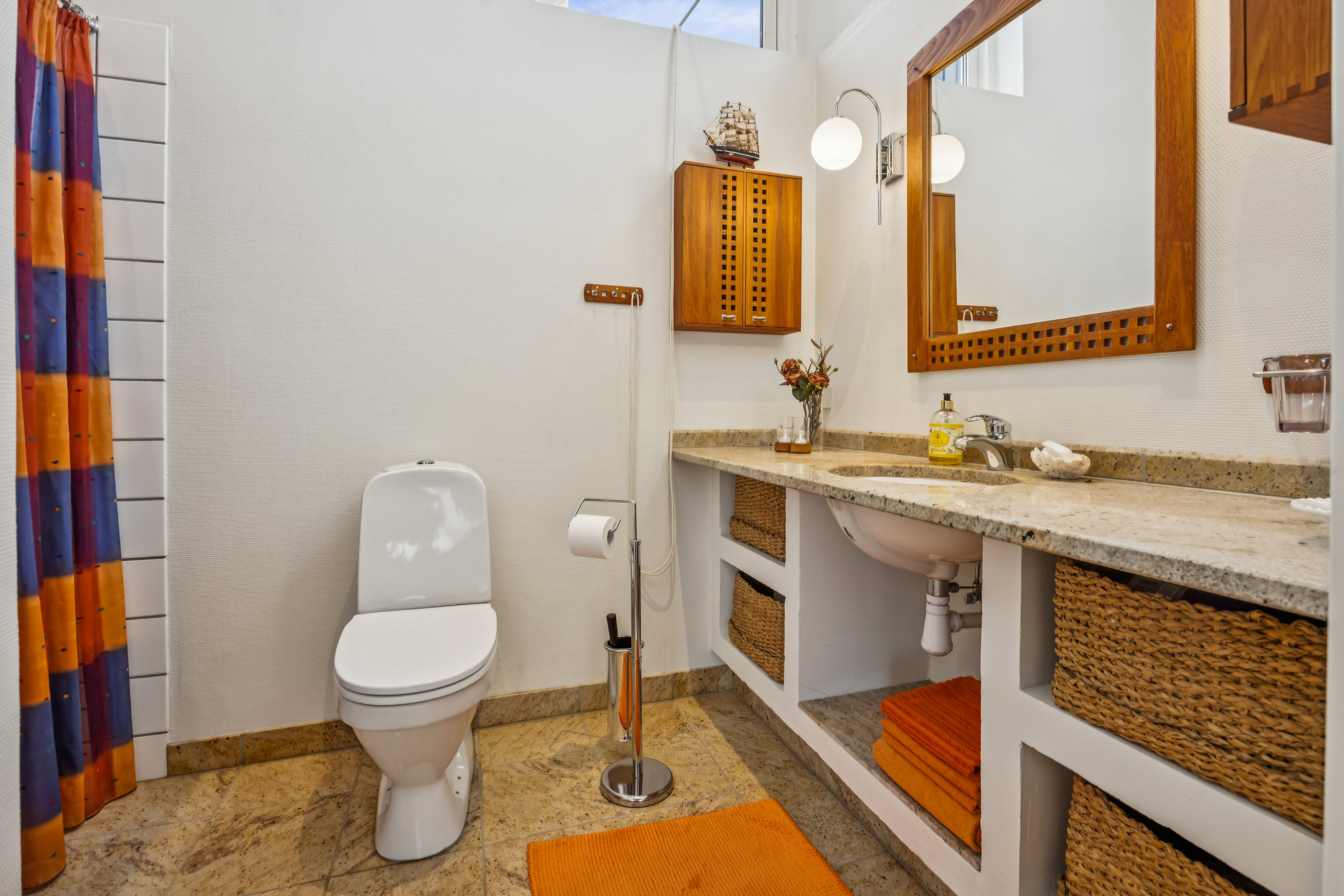 Fremhævet badeværelse billede i fuldskærmstilstand. Billede af Søndergade 97, 9370 Hals