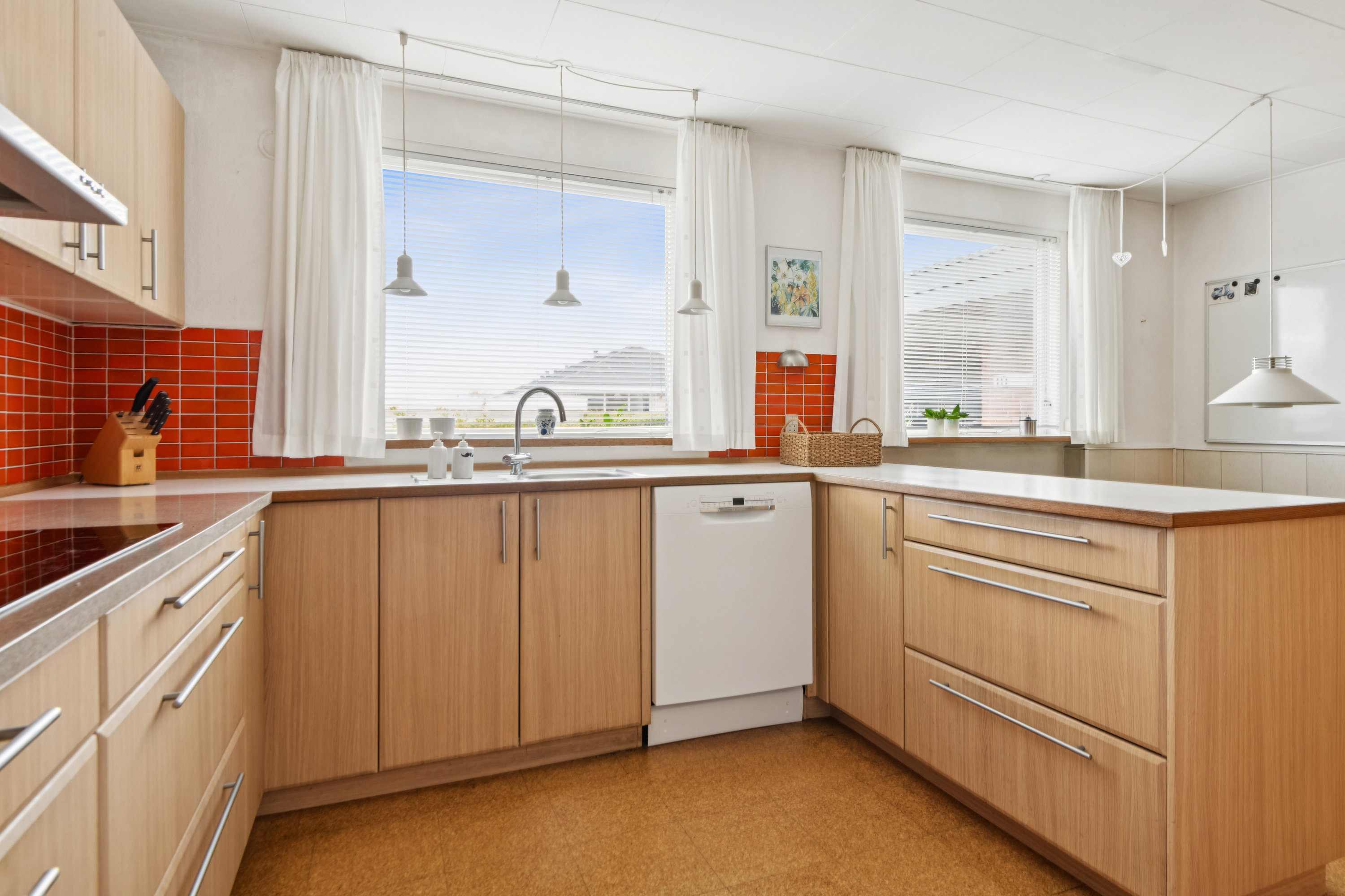 Fremhævet køkken billede i fuldskærmstilstand. Billede af Bjørumvej 10, 9200 Aalborg SV