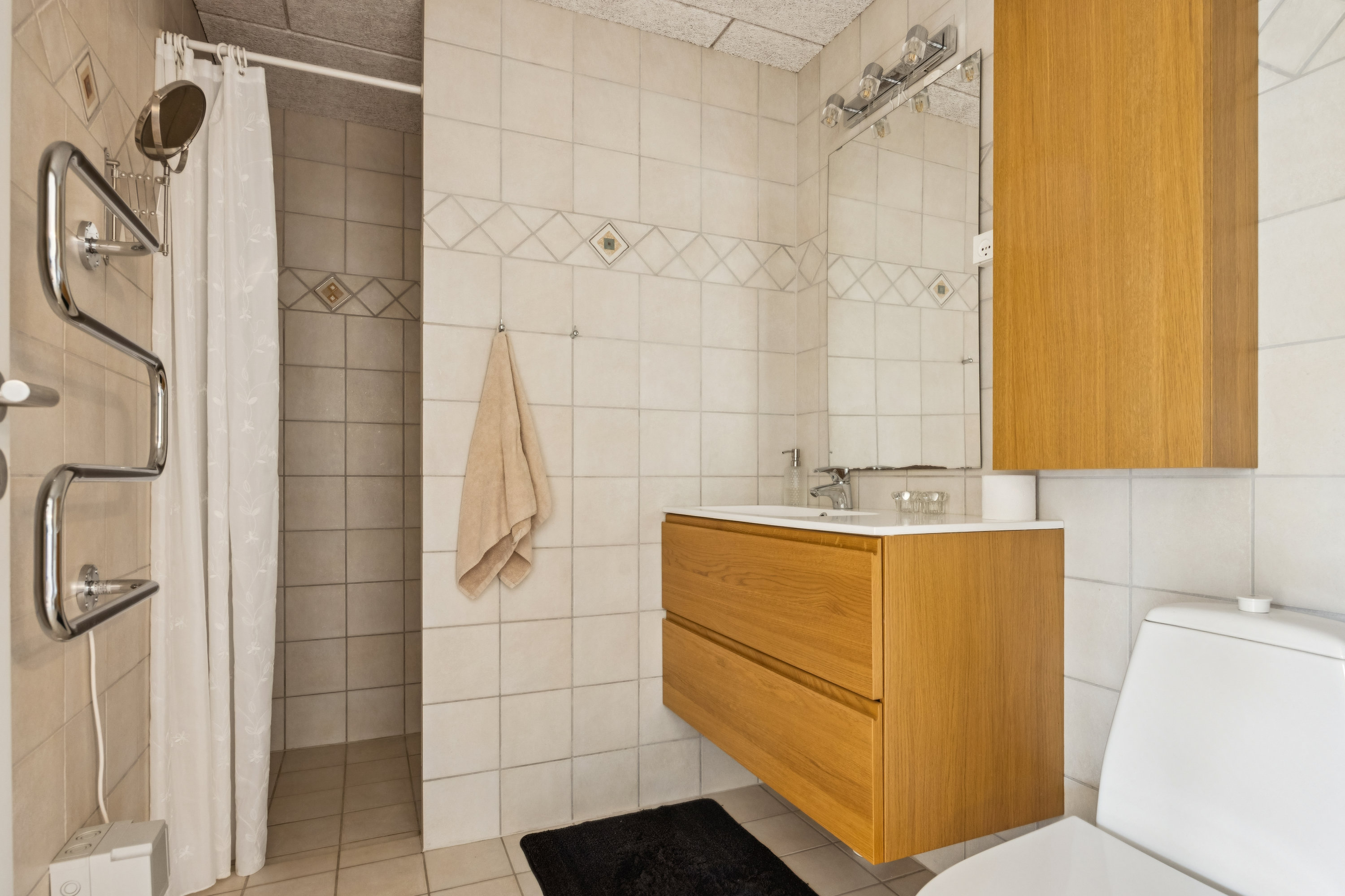 Fremhævet badeværelse billede i fuldskærmstilstand. Billede af Portlandsvej 89, st.., 9370 Hals