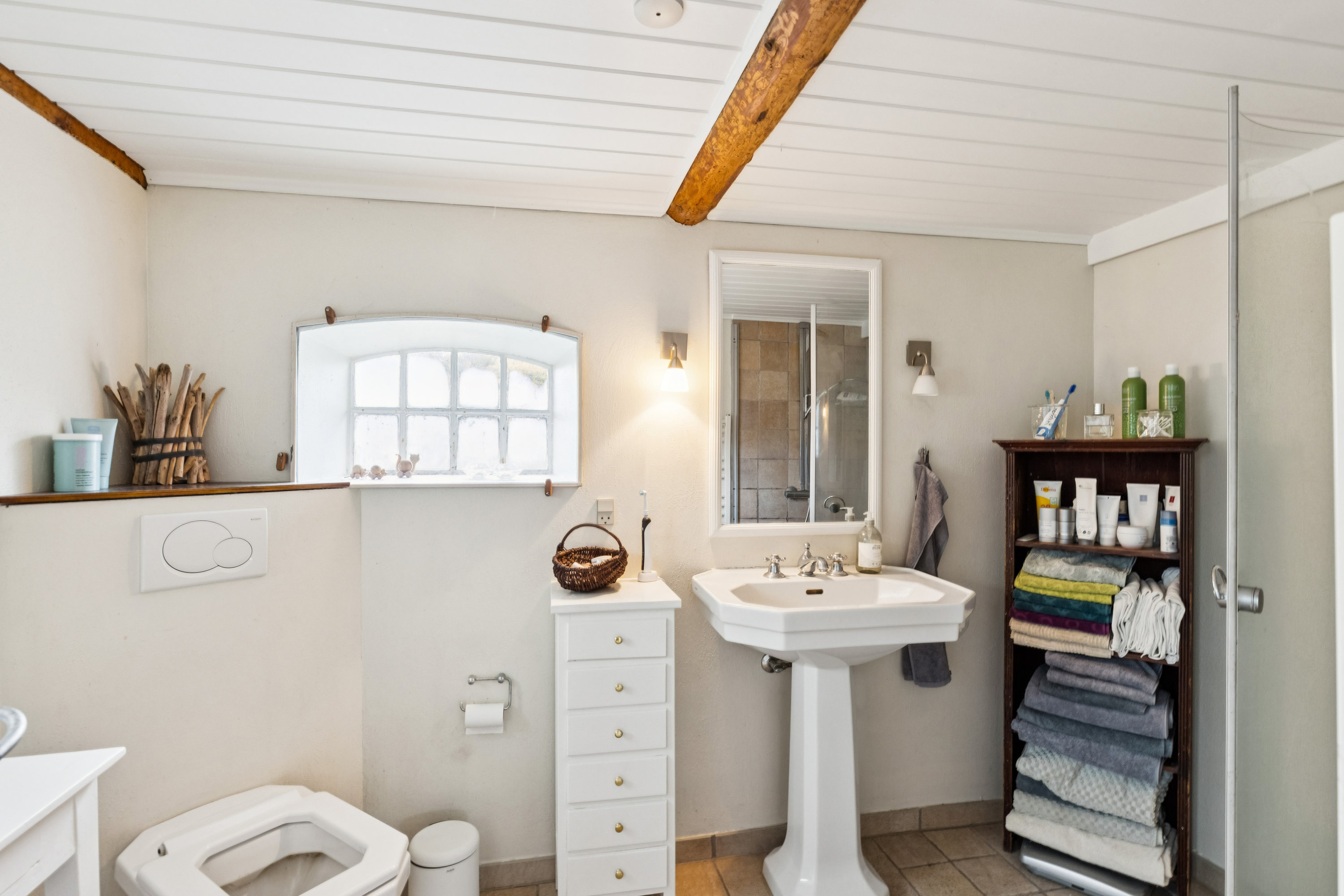 Fremhævet badeværelse billede i fuldskærmstilstand. Billede af Videkærvej 3, St Darum, 6740 Bramming