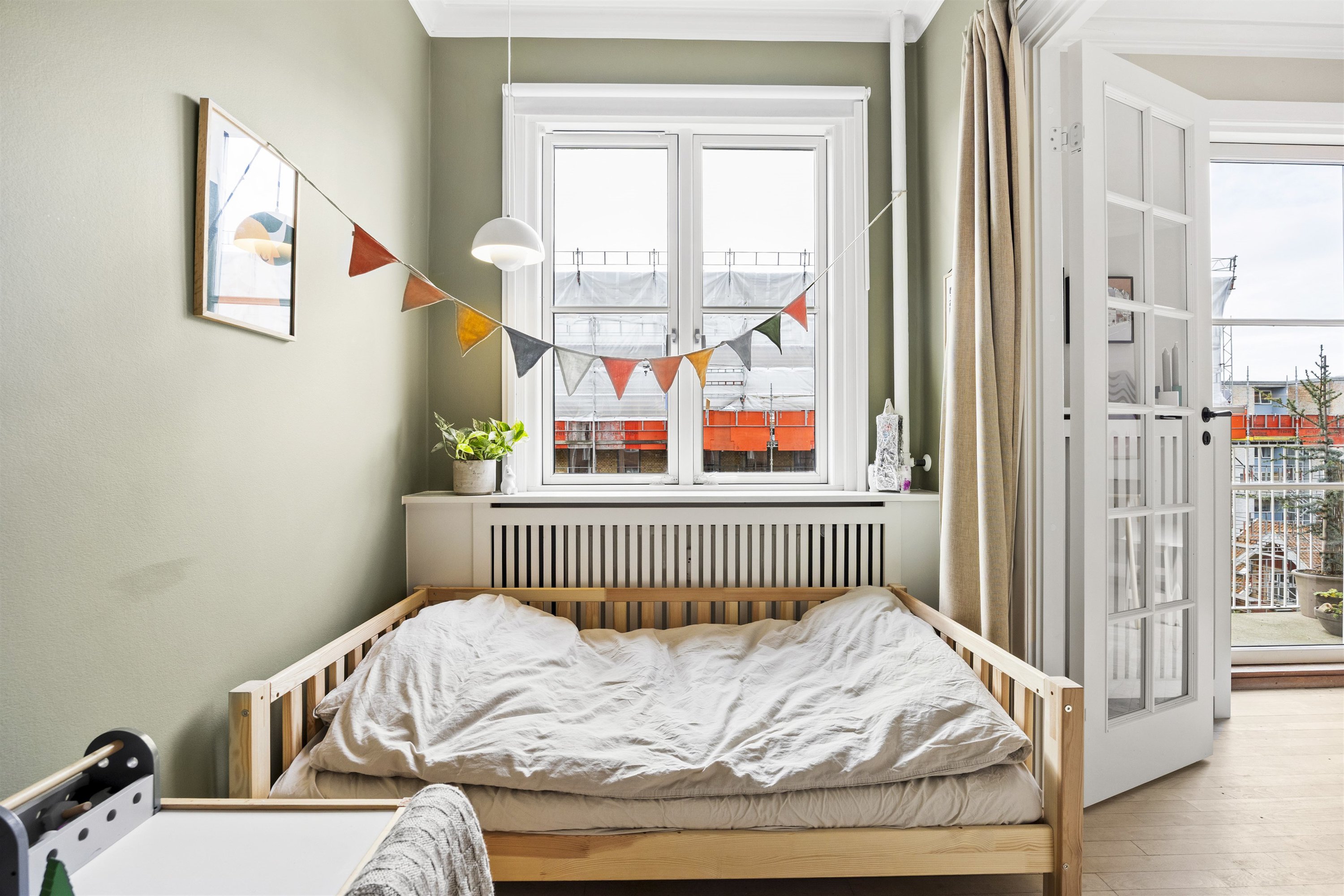 Fremhævet andet billede i fuldskærmstilstand. Billede af Jensløvs Tværvej 3B, 4. th., 2920 Charlottenlund