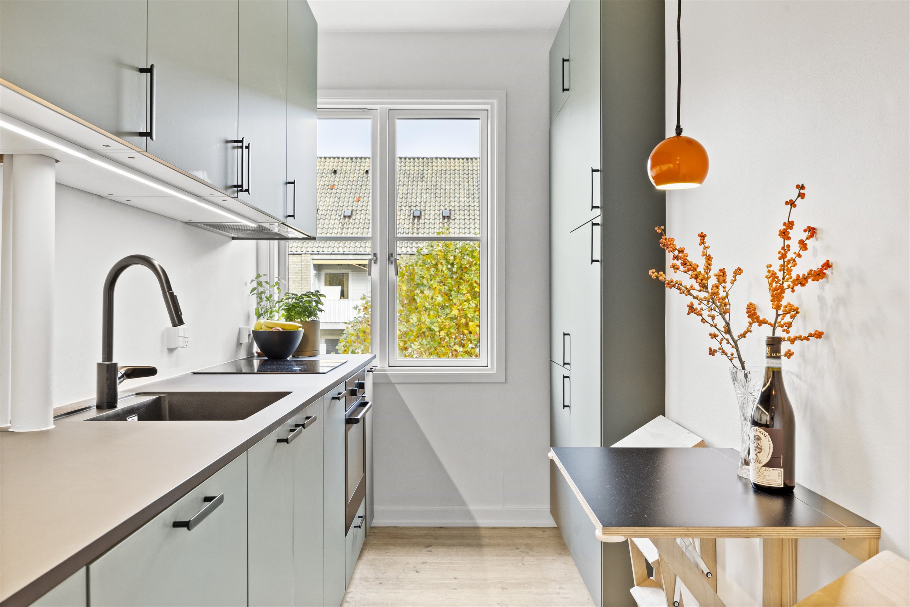 Fremhævet andet billede i fuldskærmstilstand. Billede af Jensløvs Tværvej 3B, 4. th., 2920 Charlottenlund