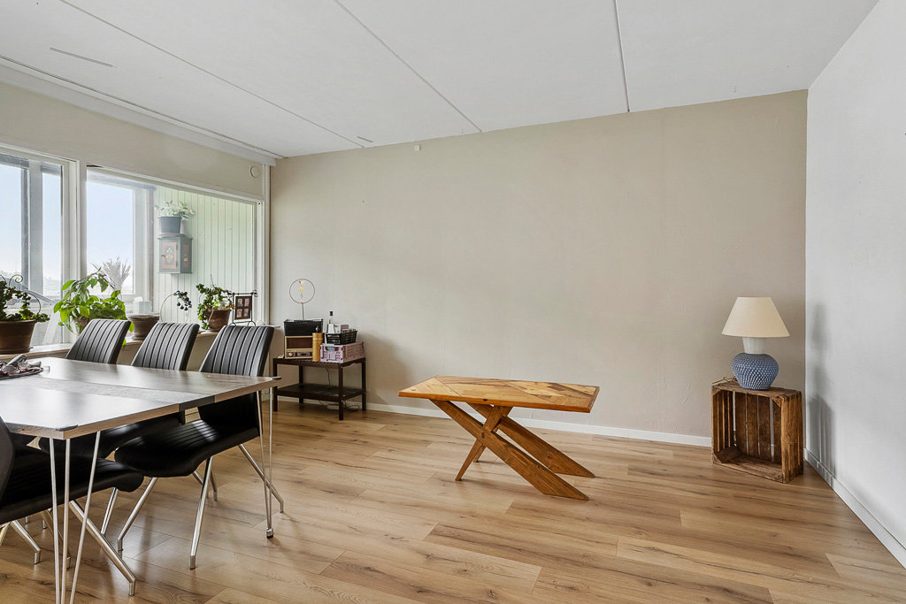 Fremhævet stue billede i fuldskærmstilstand. Billede af Tyreengen 50, st.. th., 4220 Korsør