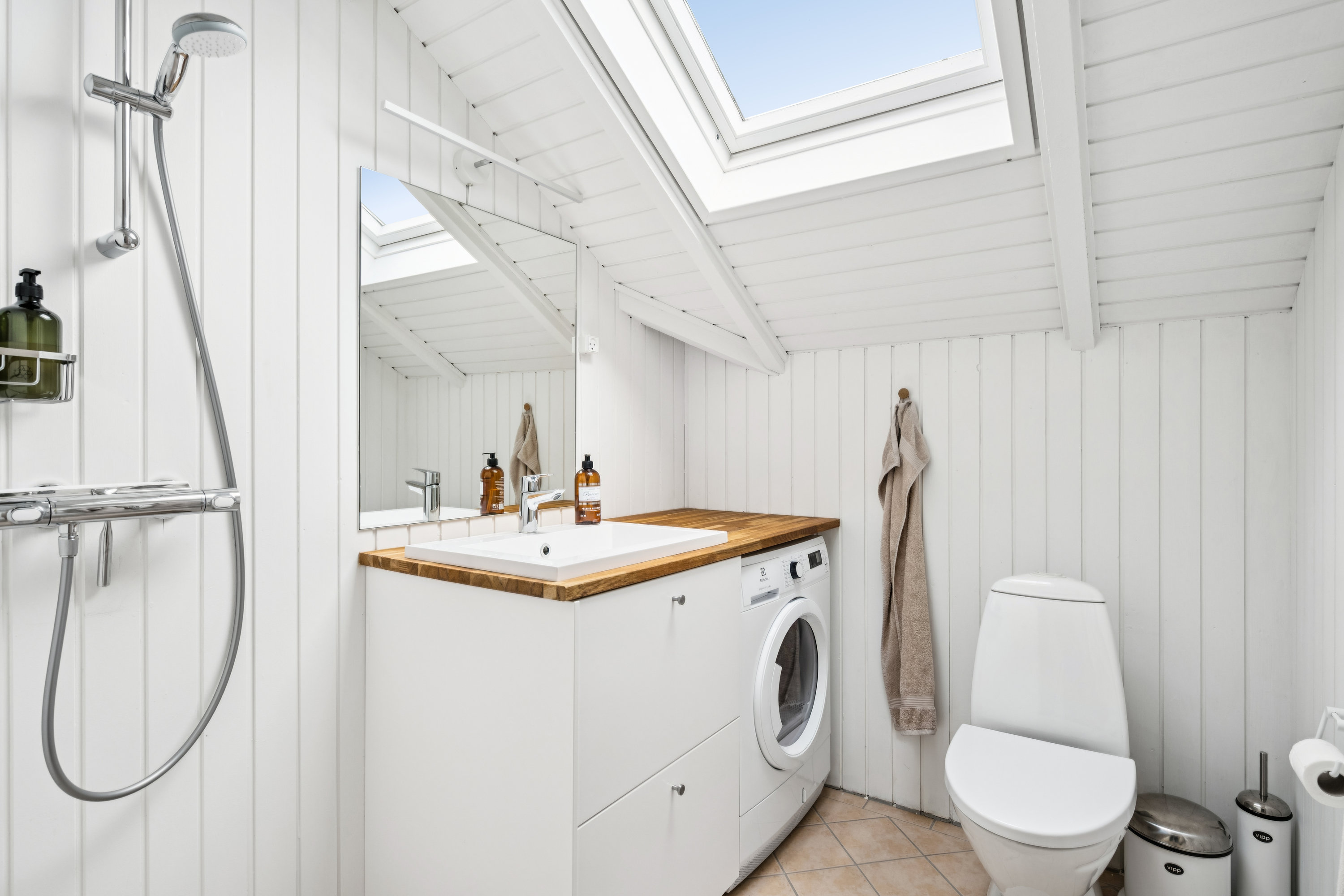 Fremhævet badeværelse billede i fuldskærmstilstand. Billede af S. Jonassens Vej 24, Egsmark Strand, 8400 Ebeltoft