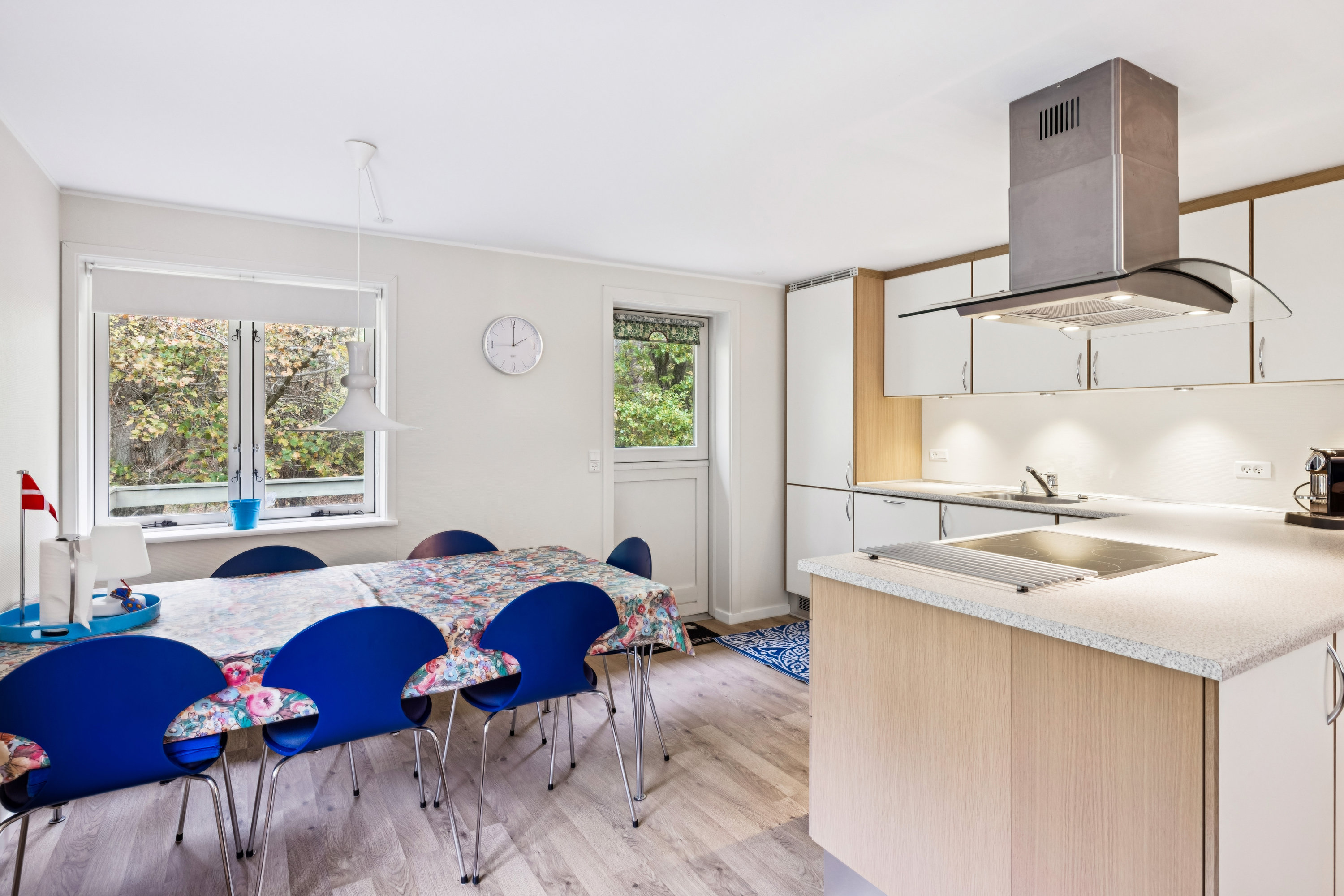 Fremhævet køkken billede i fuldskærmstilstand. Billede af Engstien 9, Hegedal Strand, Fjellerup, 8585 Glesborg