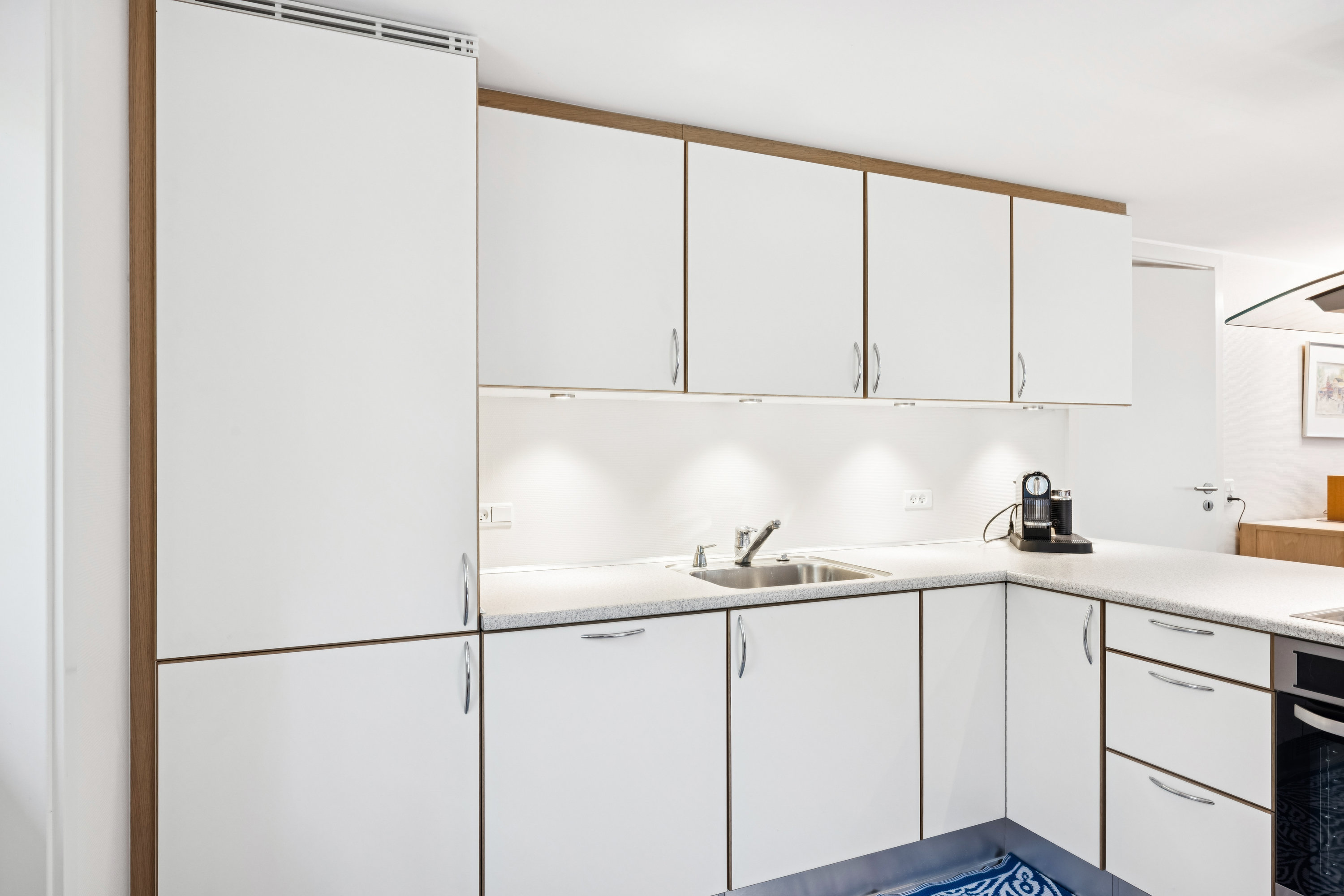 Fremhævet køkken billede i fuldskærmstilstand. Billede af Engstien 9, Hegedal Strand, Fjellerup, 8585 Glesborg