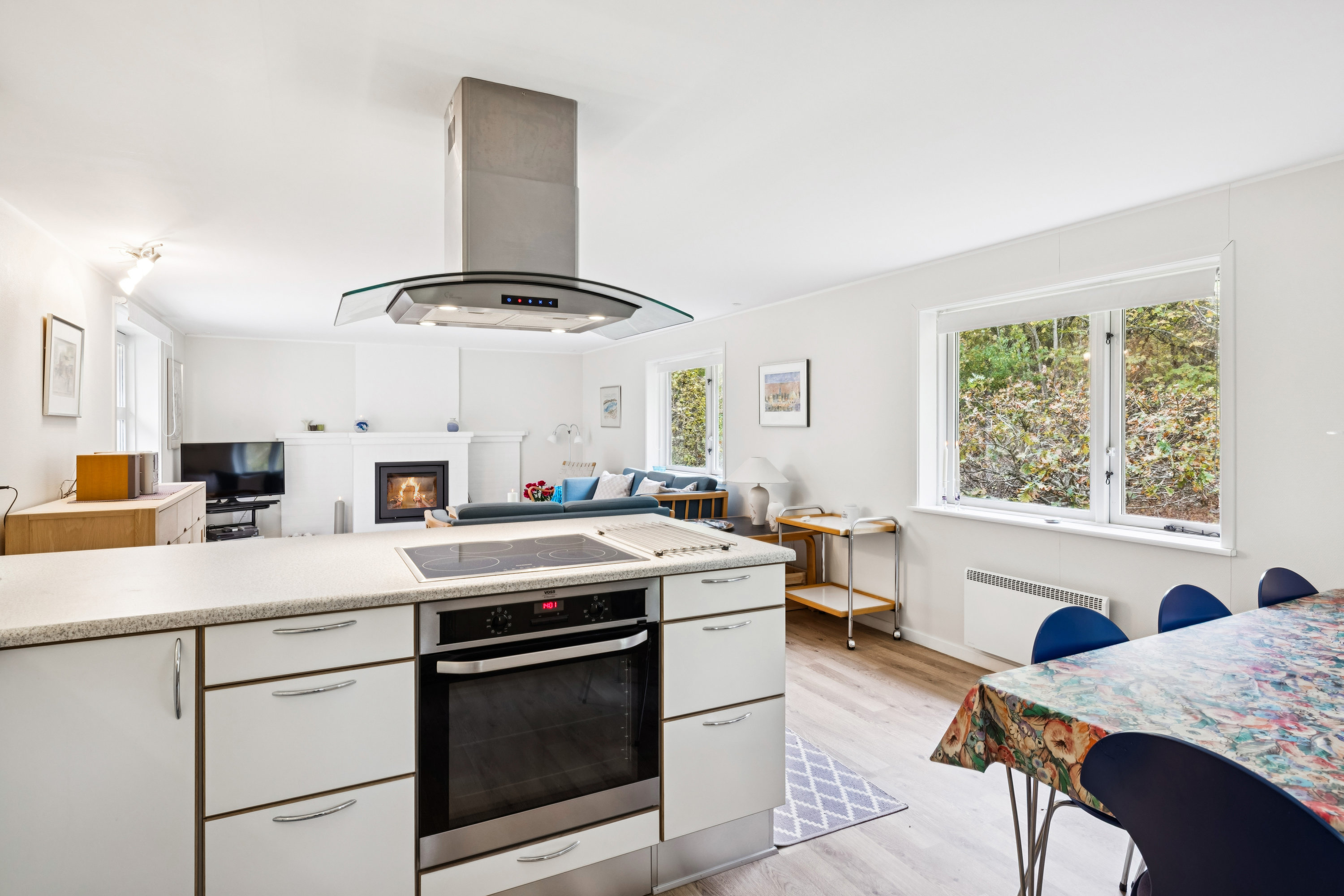 Fremhævet køkken billede i fuldskærmstilstand. Billede af Engstien 9, Hegedal Strand, Fjellerup, 8585 Glesborg