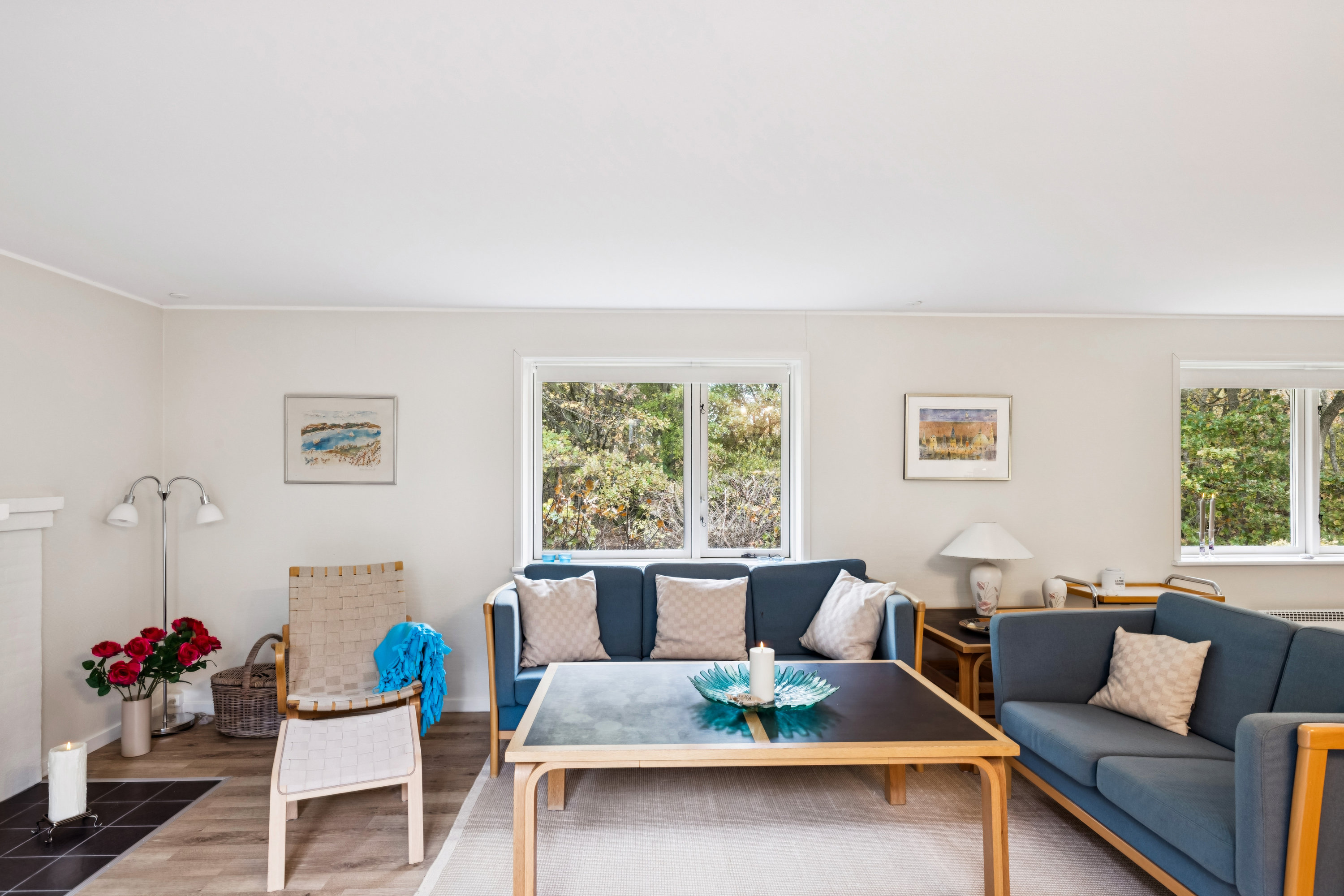 Fremhævet stue billede i fuldskærmstilstand. Billede af Engstien 9, Hegedal Strand, Fjellerup, 8585 Glesborg