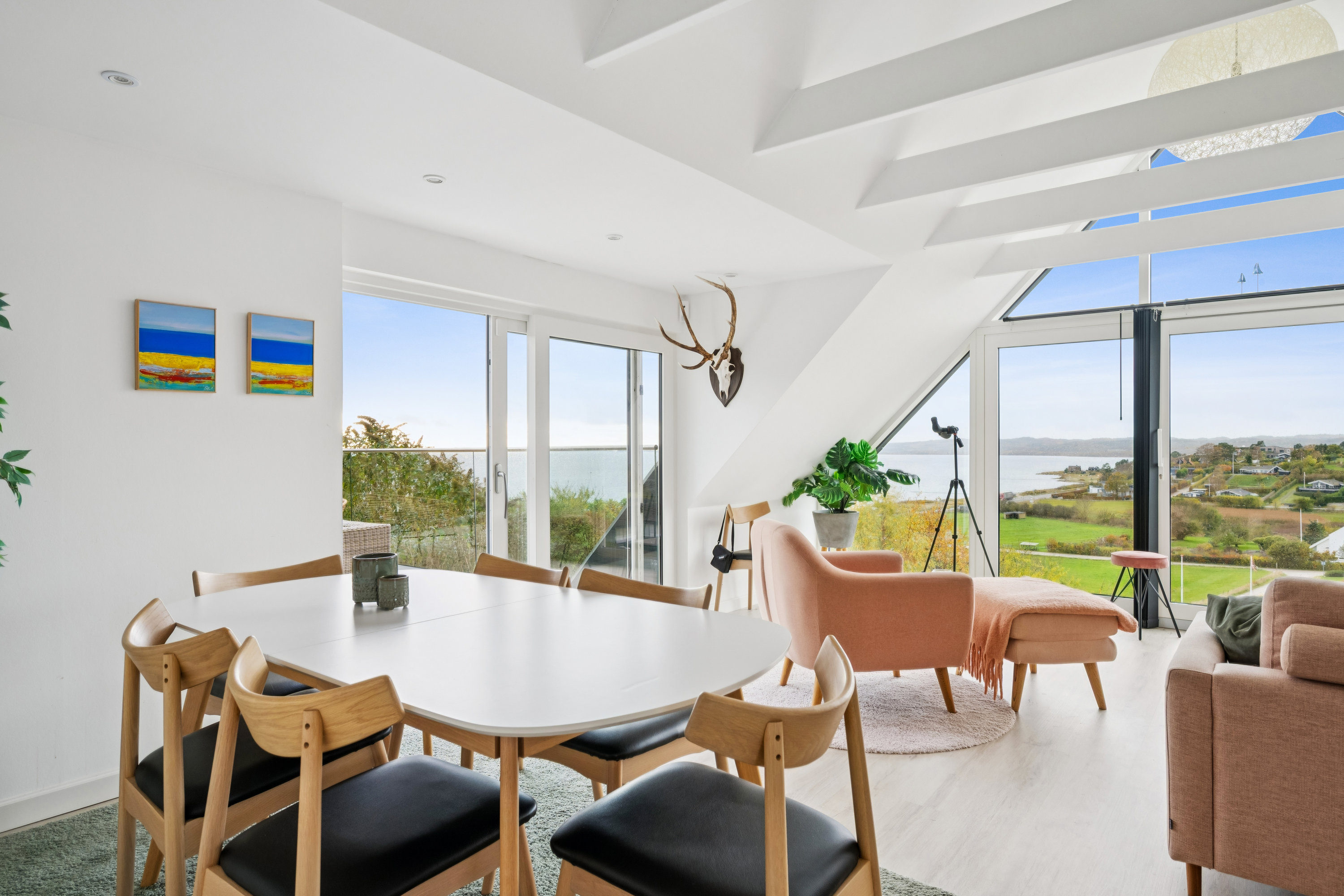 Fremhævet stue billede i fuldskærmstilstand. Billede af Stenbidervej 13, Egsmark Strand, 8400 Ebeltoft