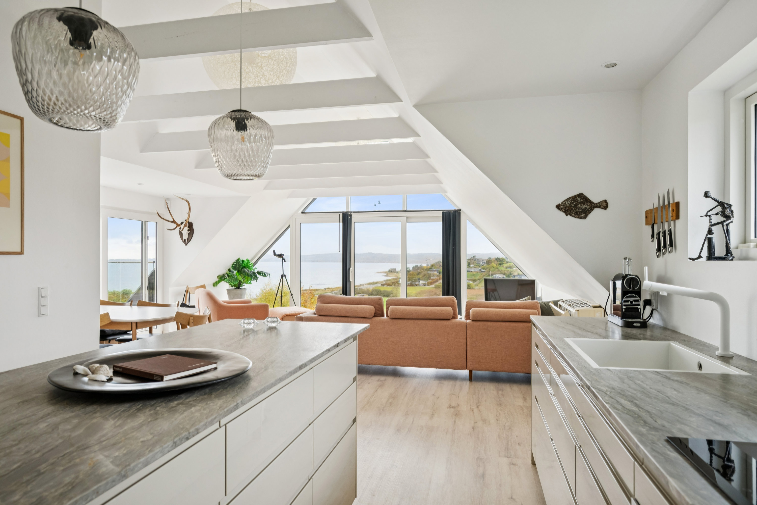 Fremhævet køkken billede i fuldskærmstilstand. Billede af Stenbidervej 13, Egsmark Strand, 8400 Ebeltoft