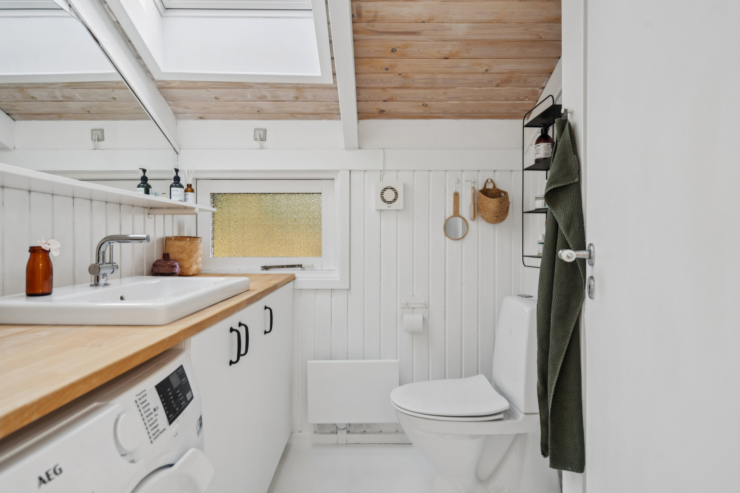 Fremhævet badeværelse billede i fuldskærmstilstand. Billede af Elvervej 49, Napstjert, 9982 Ålbæk