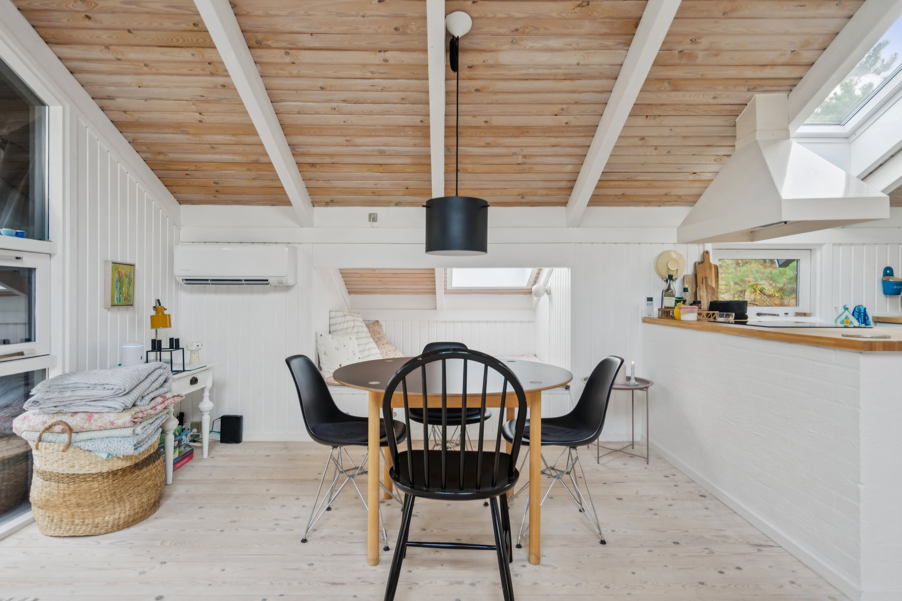 Fremhævet stue billede i fuldskærmstilstand. Billede af Elvervej 49, Napstjert, 9982 Ålbæk