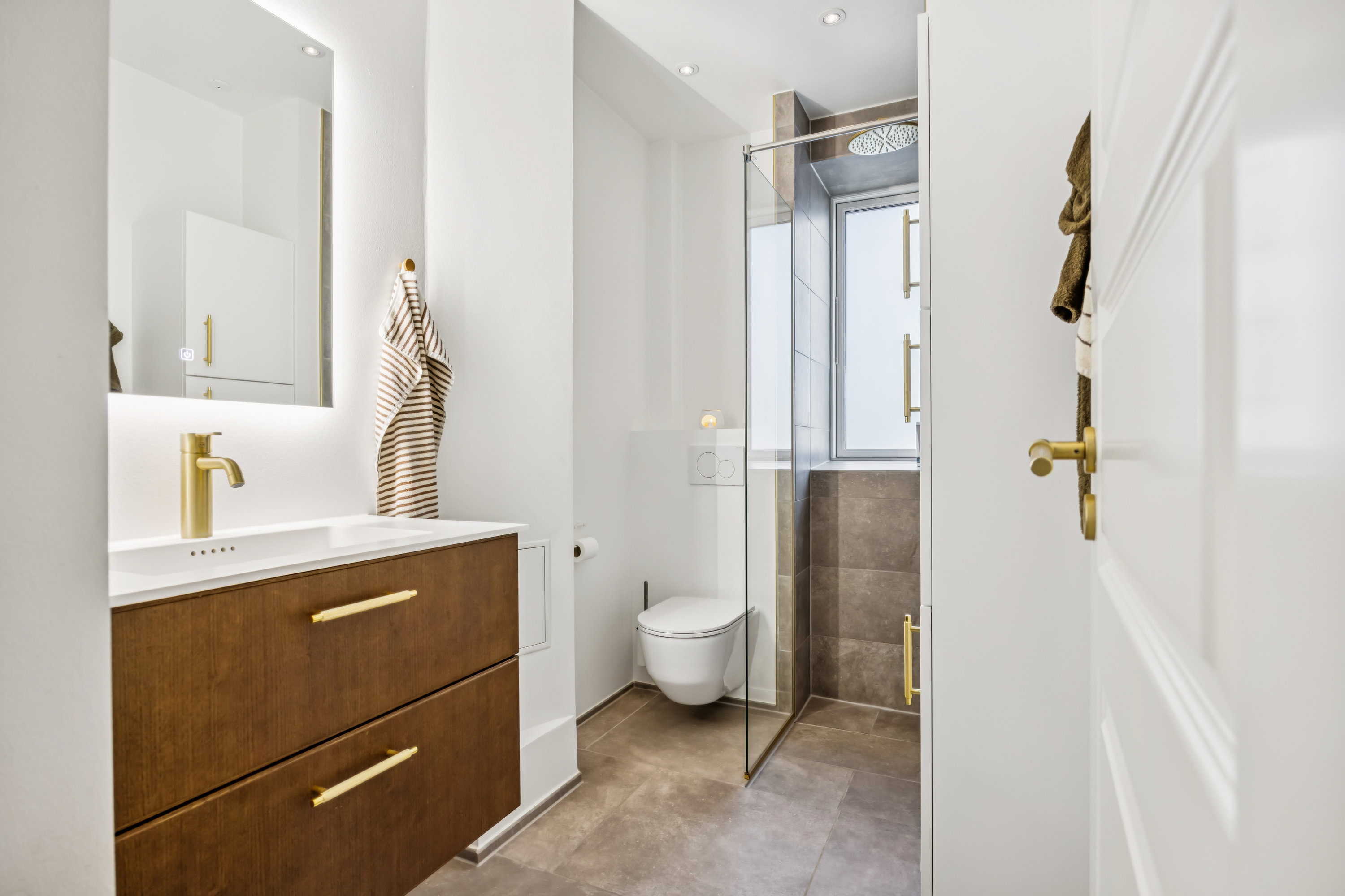 Fremhævet badeværelse billede i fuldskærmstilstand. Billede af La Cours Vej 18, st.. th., 2000 Frederiksberg