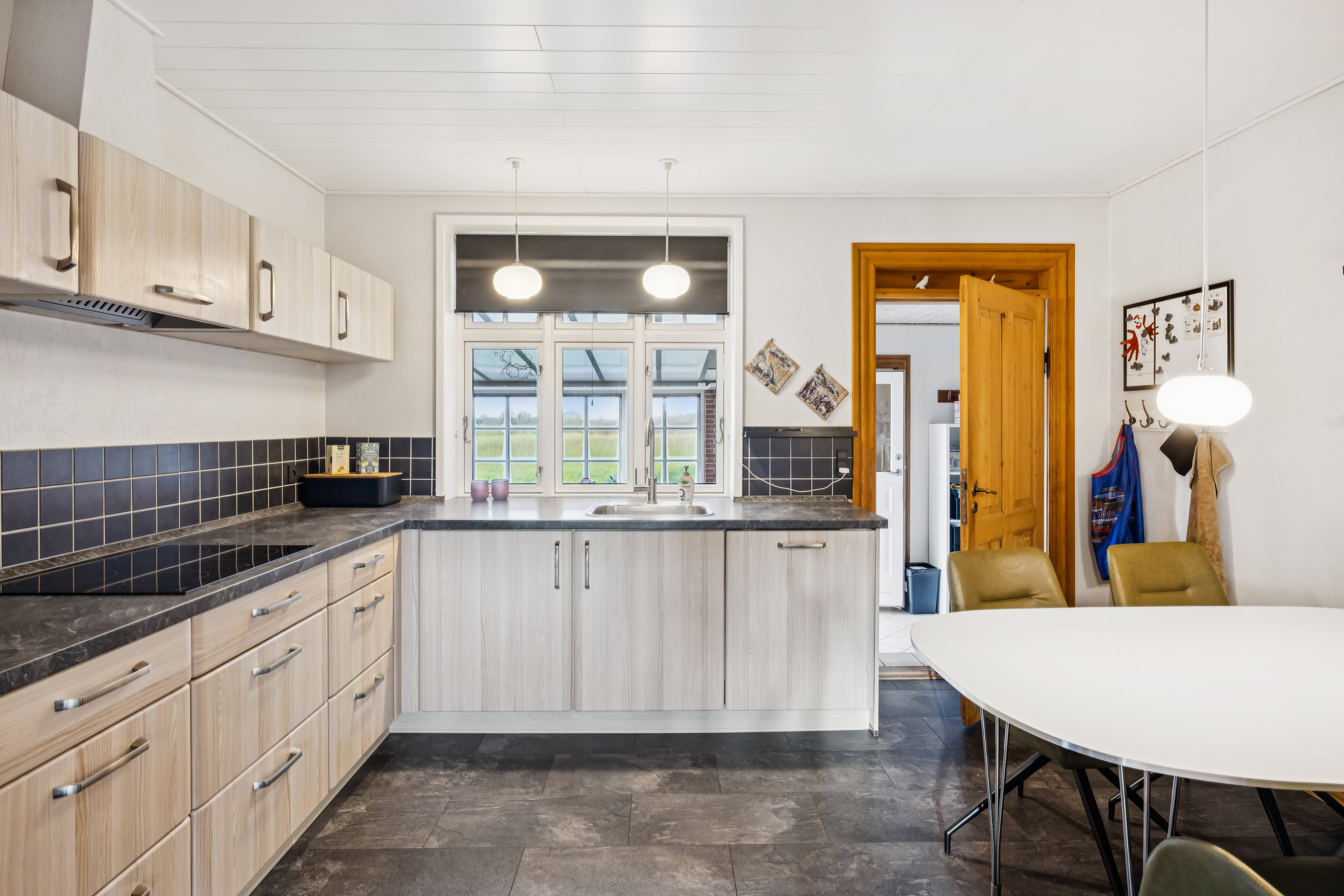 Fremhævet køkken billede i fuldskærmstilstand. Billede af Vestergårdsvej 14, Gerning, 8850 Bjerringbro