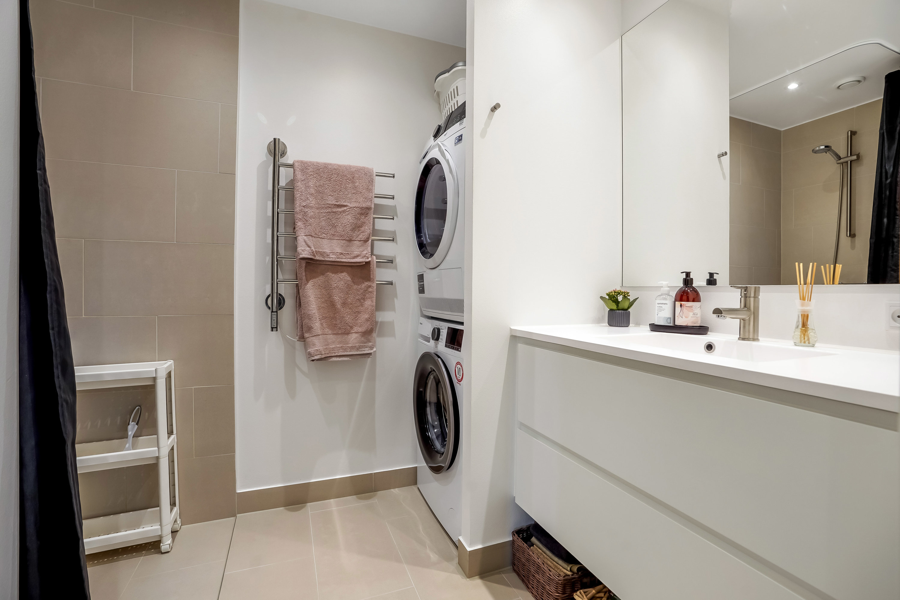 Fremhævet badeværelse billede i fuldskærmstilstand. Billede af Guldrankevej 11, 1. 3., 5200 Odense V