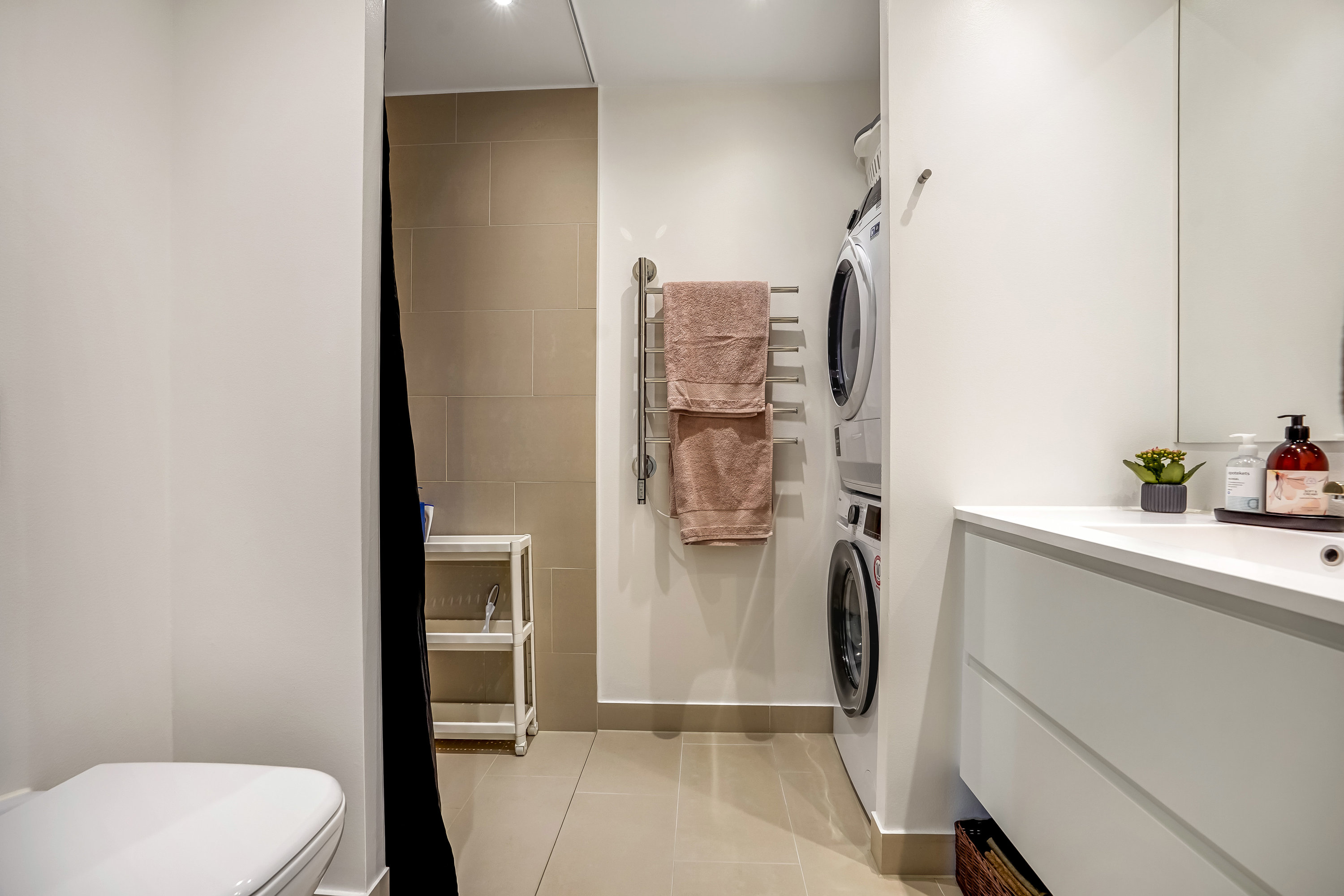 Fremhævet badeværelse billede i fuldskærmstilstand. Billede af Guldrankevej 11, 1. 3., 5200 Odense V