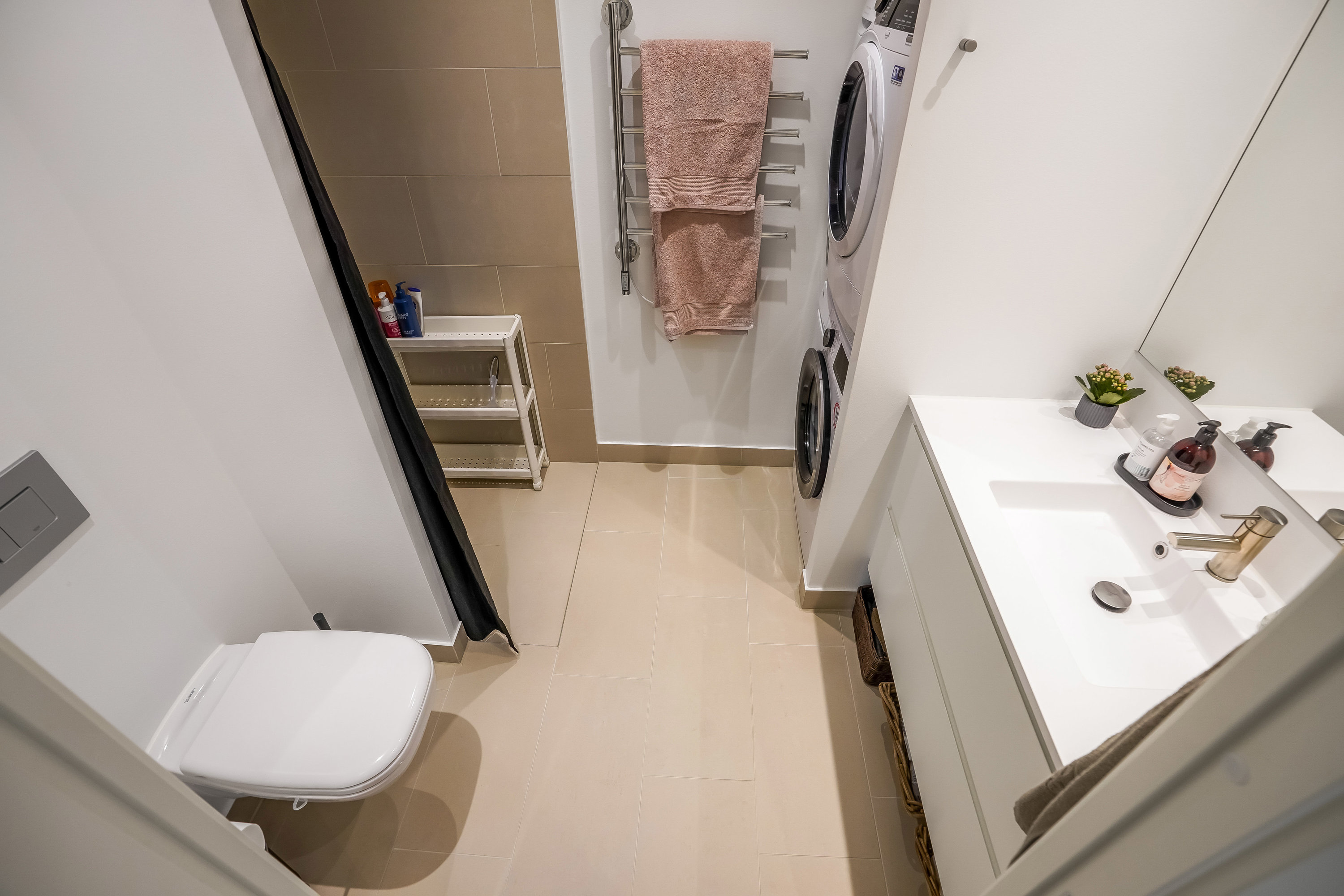 Fremhævet badeværelse billede i fuldskærmstilstand. Billede af Guldrankevej 11, 1. 3., 5200 Odense V