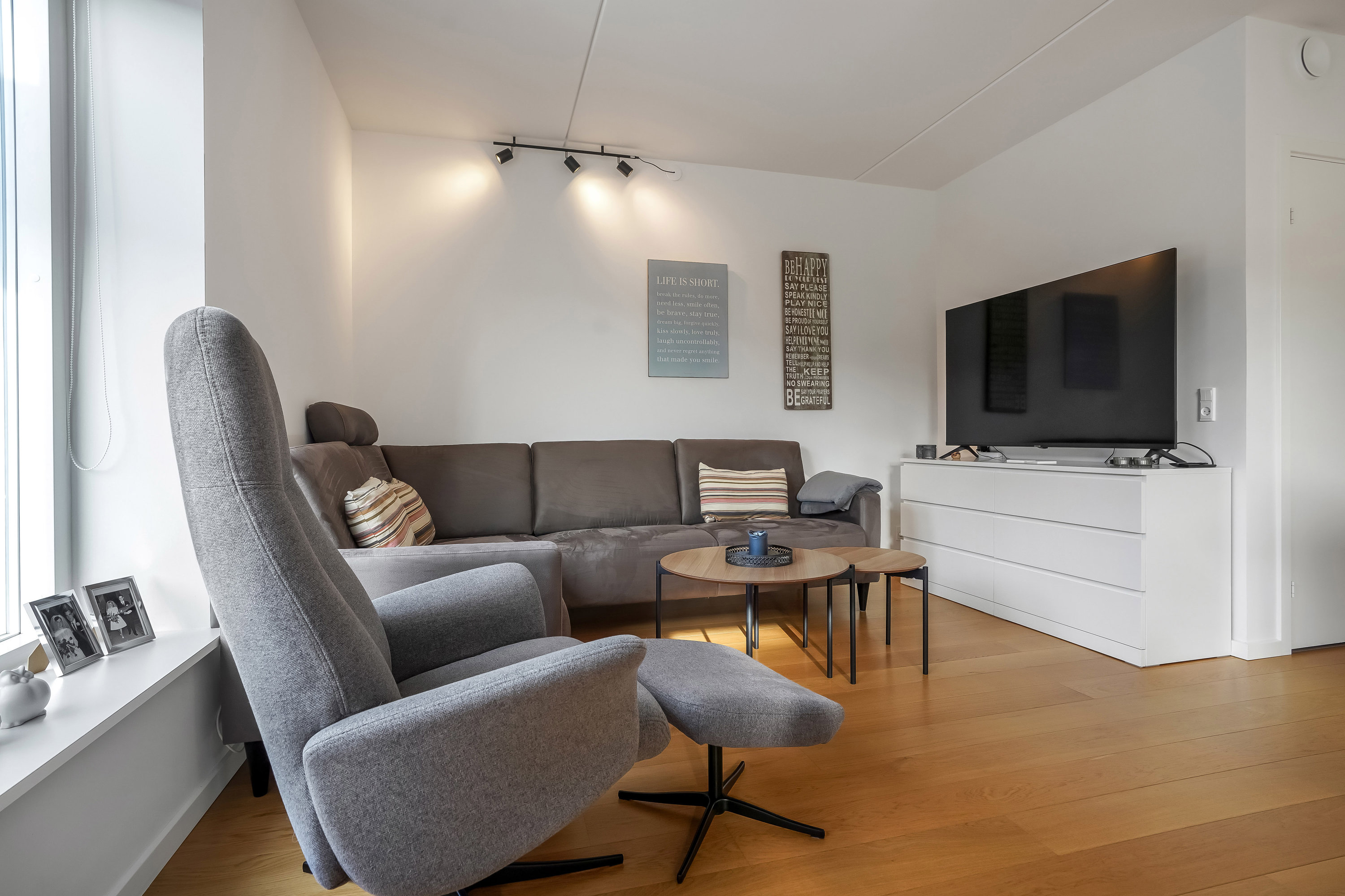 Fremhævet stue billede i fuldskærmstilstand. Billede af Guldrankevej 11, 1. 3., 5200 Odense V