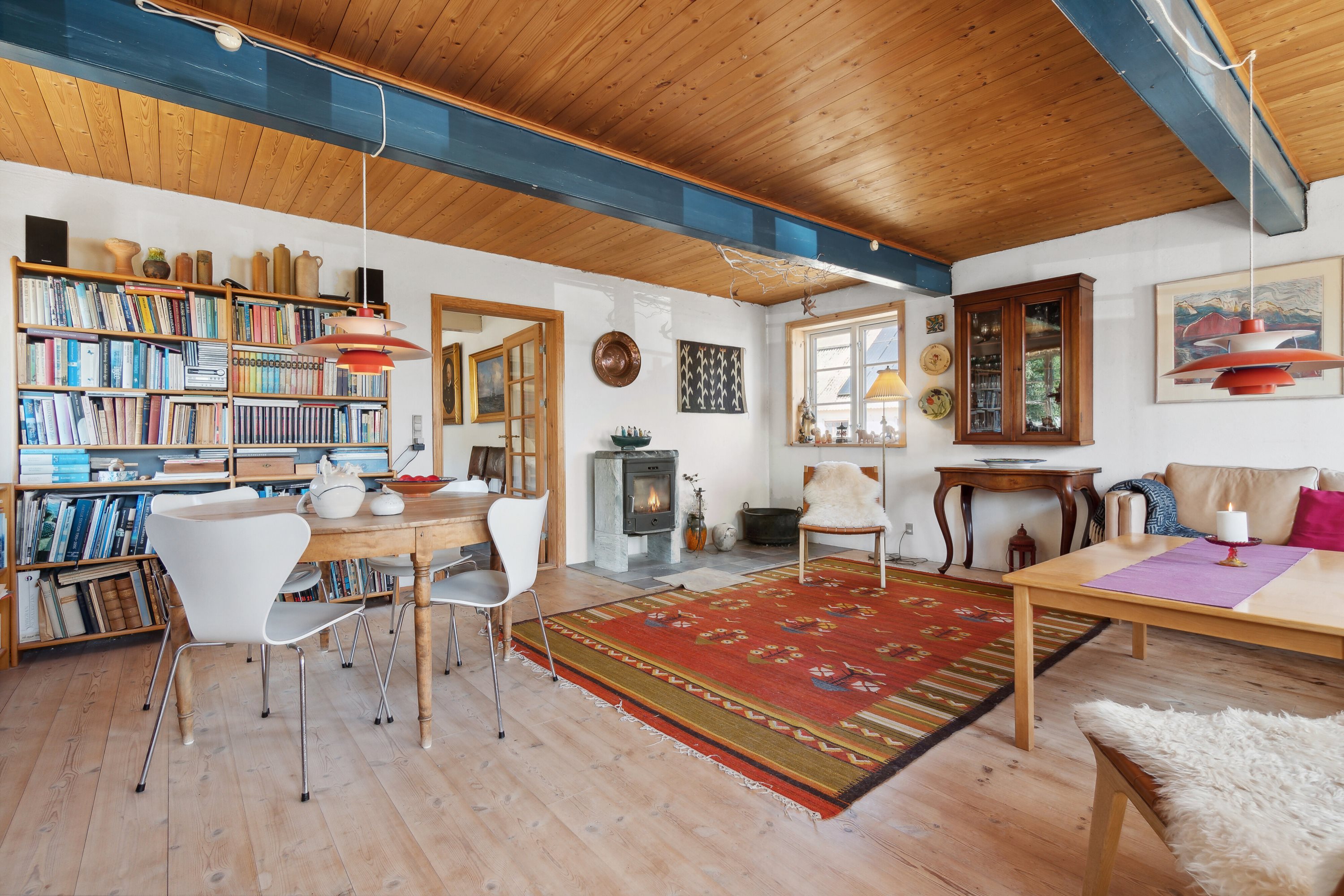 Fremhævet stue billede i fuldskærmstilstand. Billede af Kalbyvejen 30, 3720 Aakirkeby