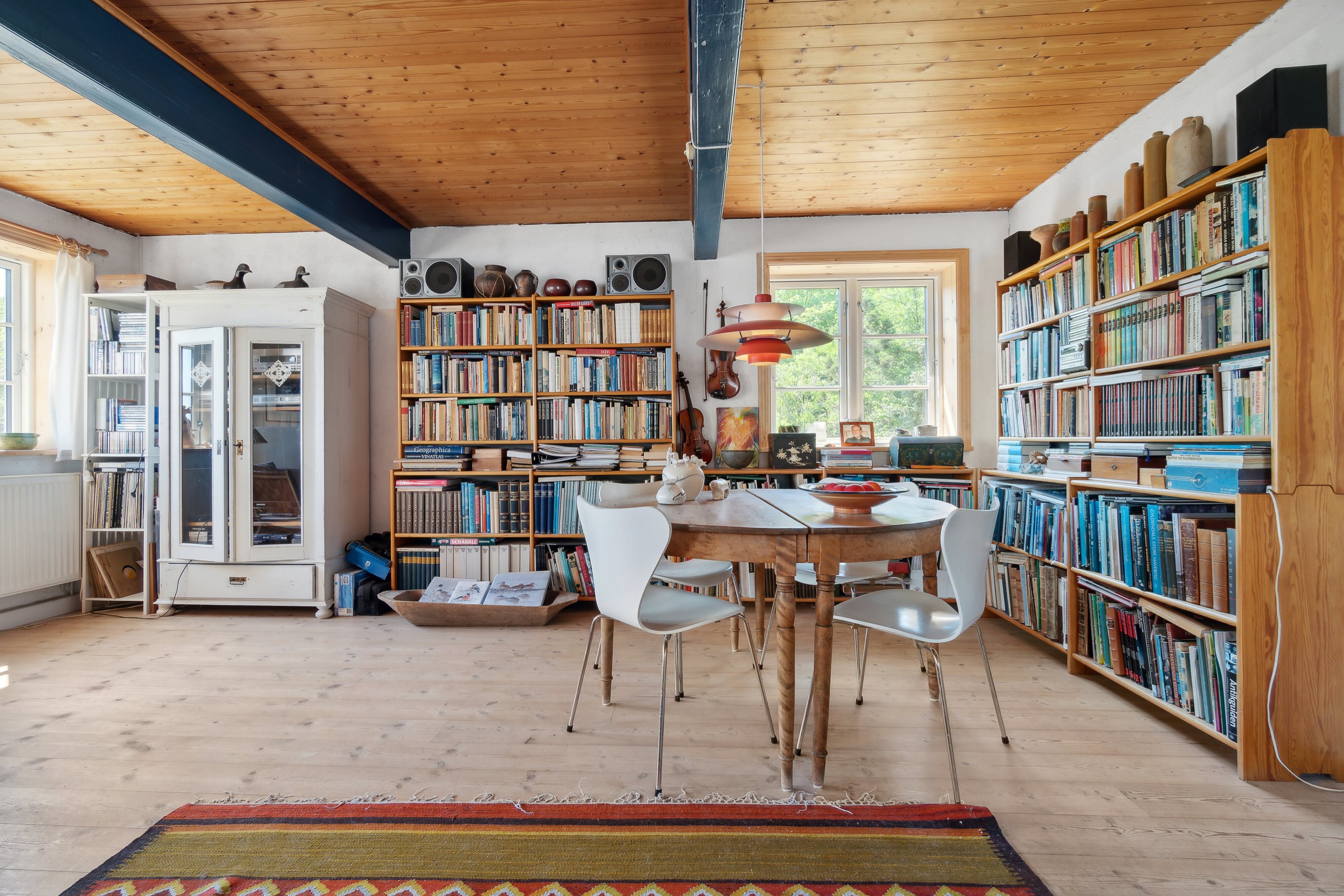 Fremhævet stue billede i fuldskærmstilstand. Billede af Kalbyvejen 30, 3720 Aakirkeby