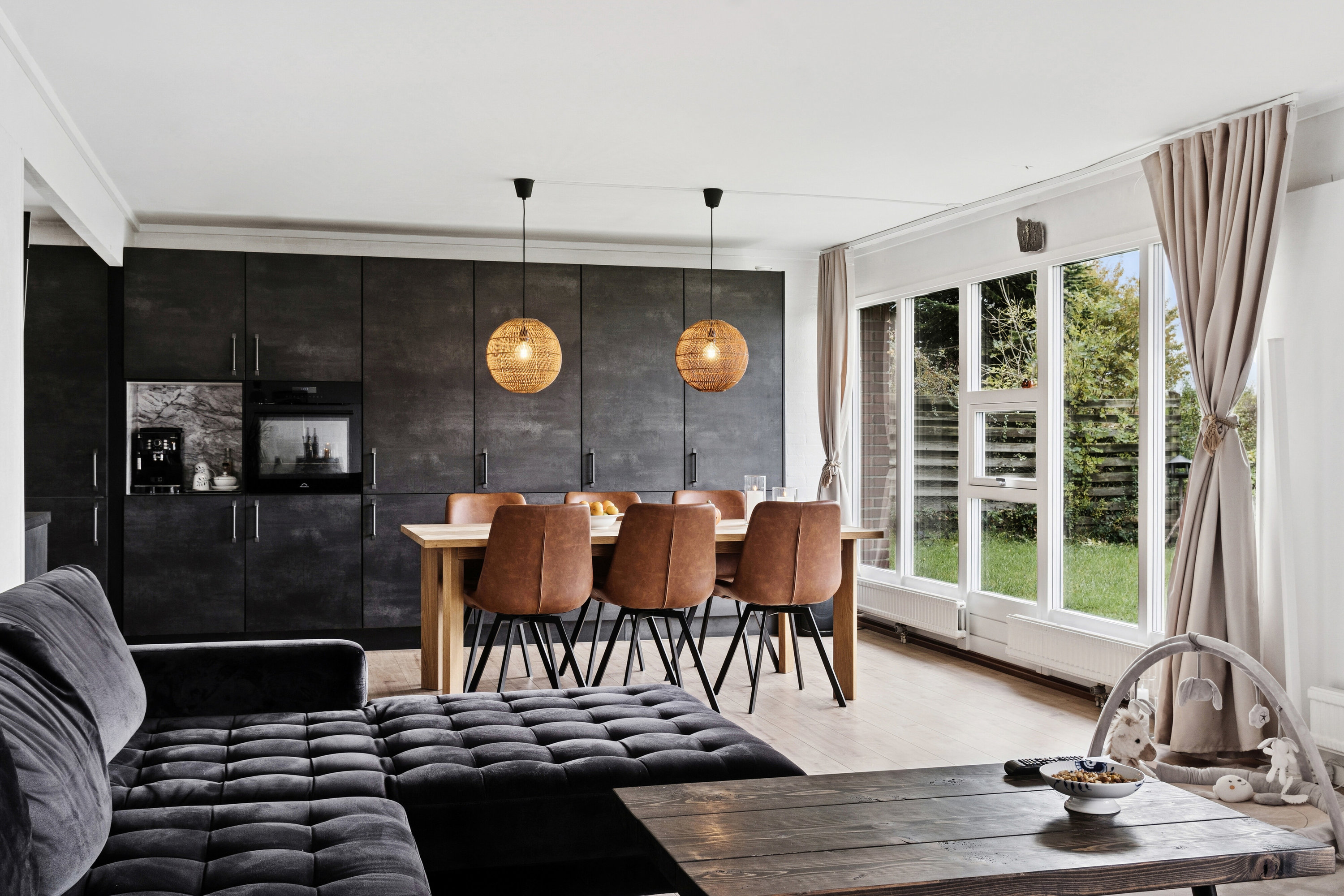 Fremhævet stue billede i fuldskærmstilstand. Billede af Liljevej 45, Vester Såby, 4330 Hvalsø