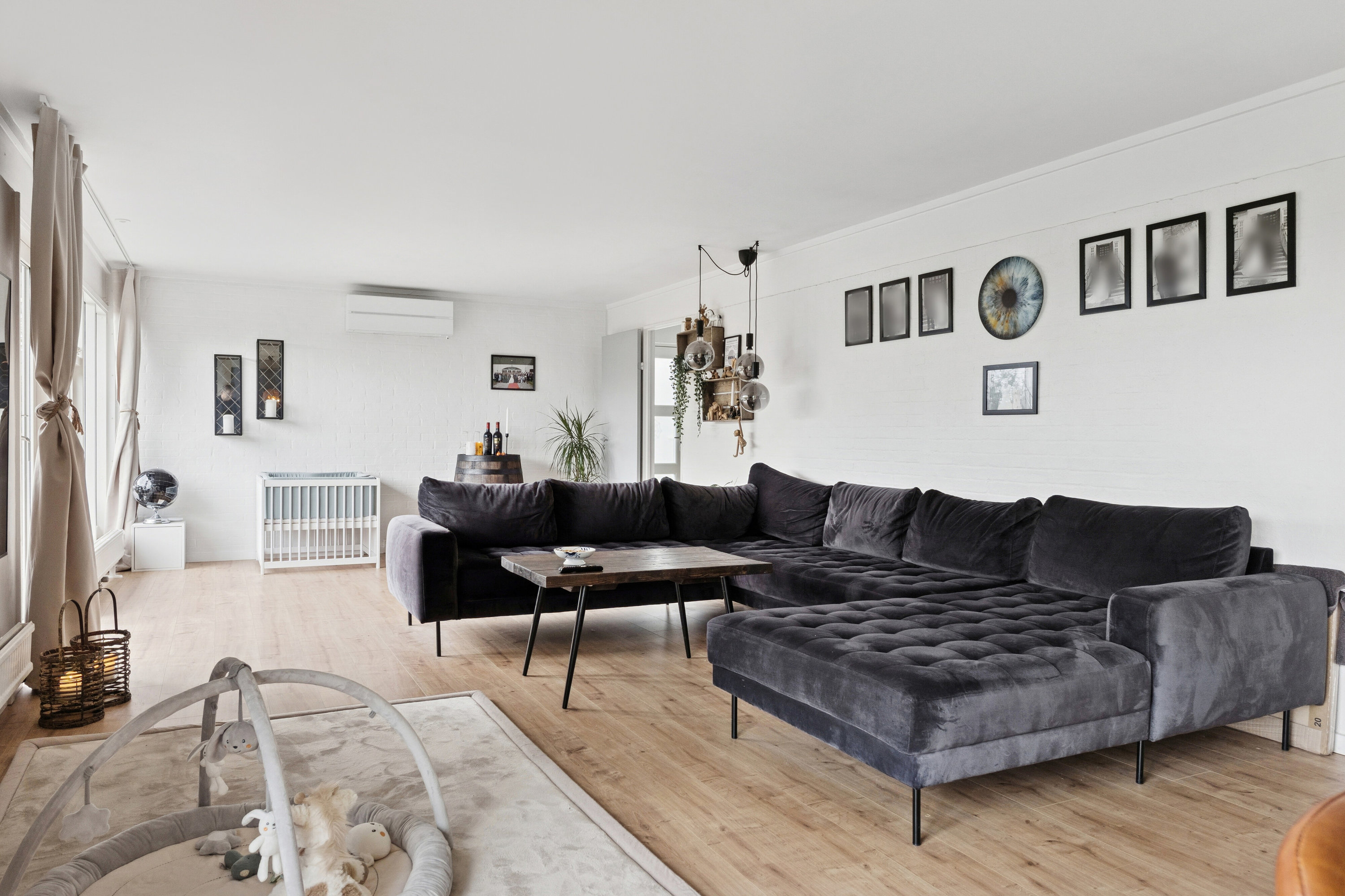 Miniaturebillede 1: stue. Billede af Liljevej 45, Vester Såby, 4330 Hvalsø