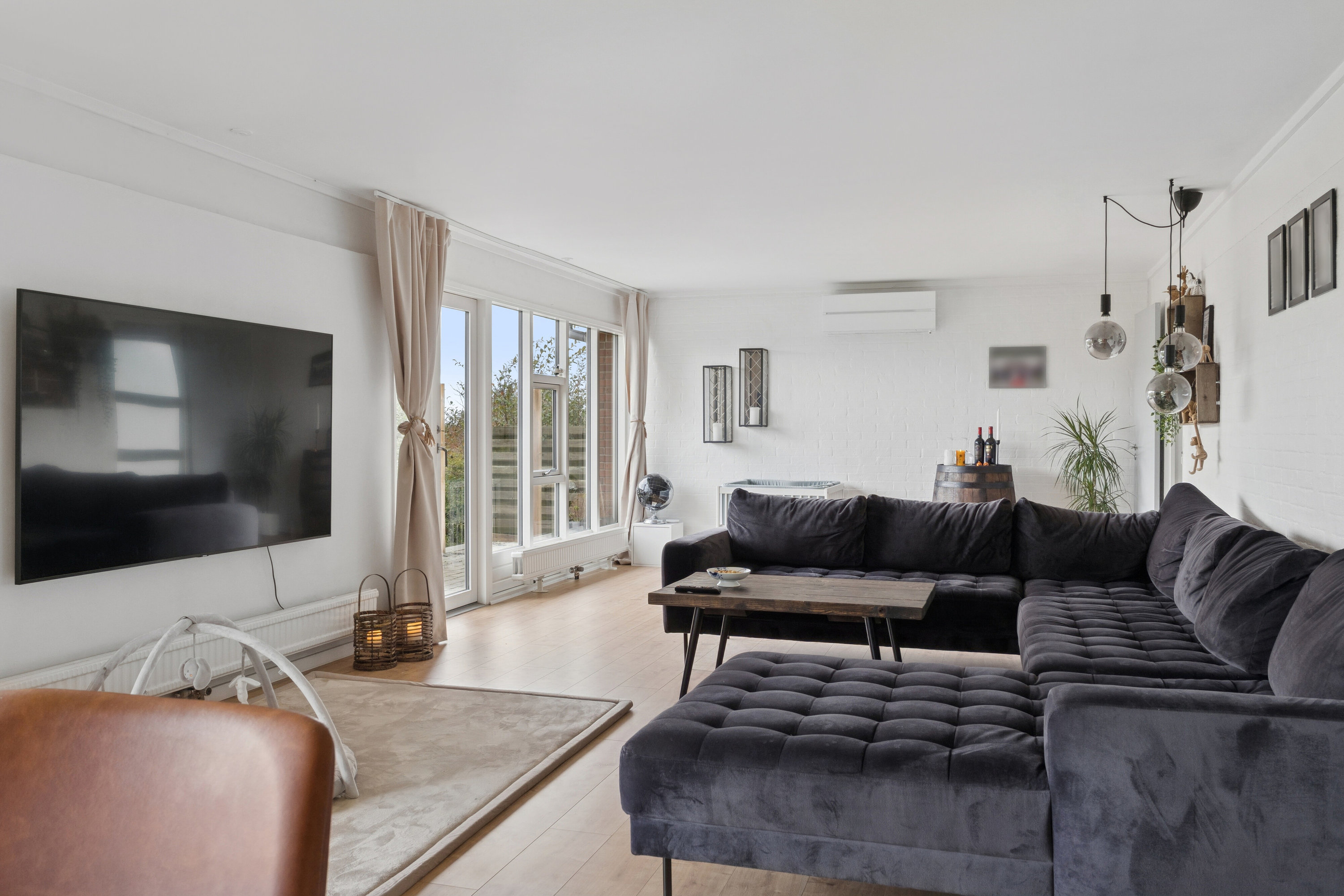 Miniaturebillede 2: stue. Billede af Liljevej 45, Vester Såby, 4330 Hvalsø