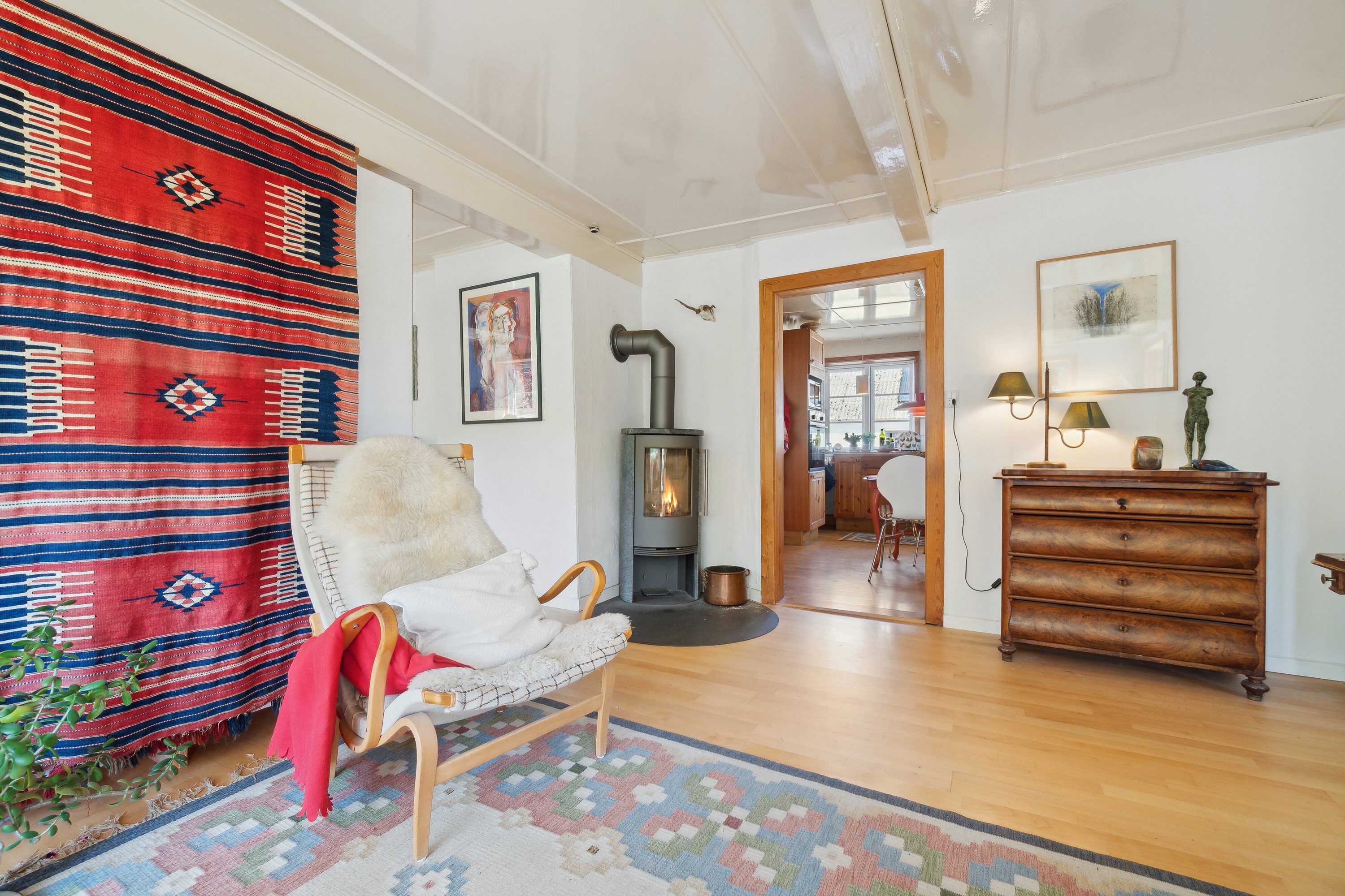 Fremhævet stue billede i fuldskærmstilstand. Billede af Kalbyvejen 30, 3720 Aakirkeby