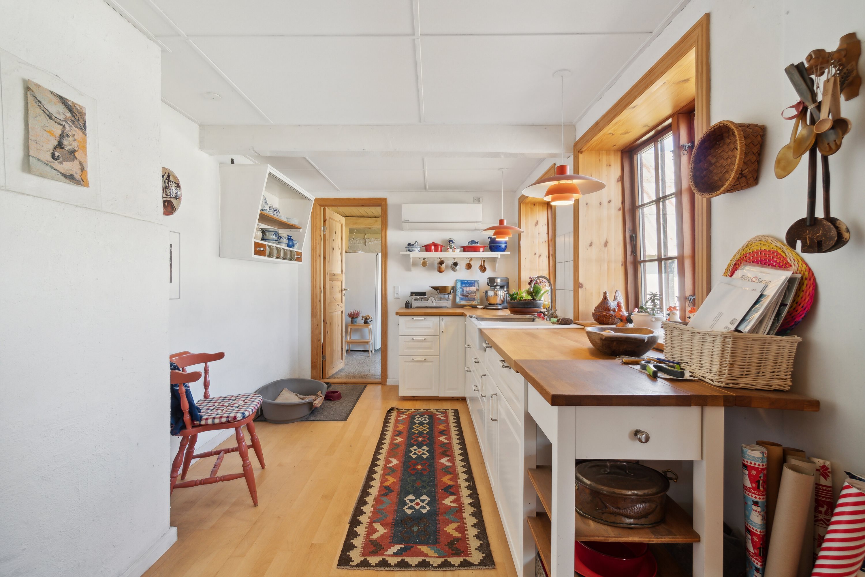 Fremhævet køkken billede i fuldskærmstilstand. Billede af Kalbyvejen 30, 3720 Aakirkeby