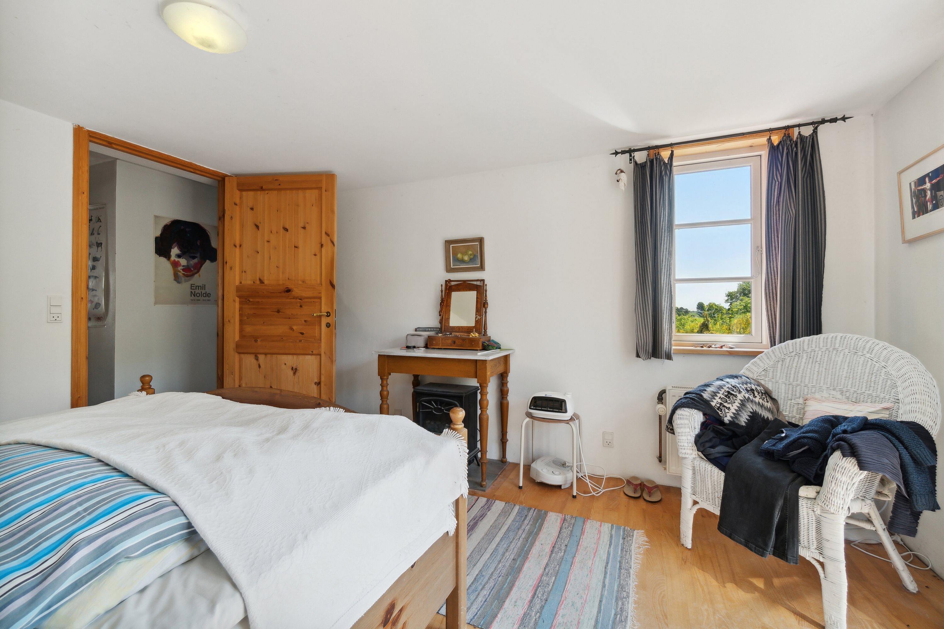 Fremhævet værelse billede i fuldskærmstilstand. Billede af Kalbyvejen 30, 3720 Aakirkeby