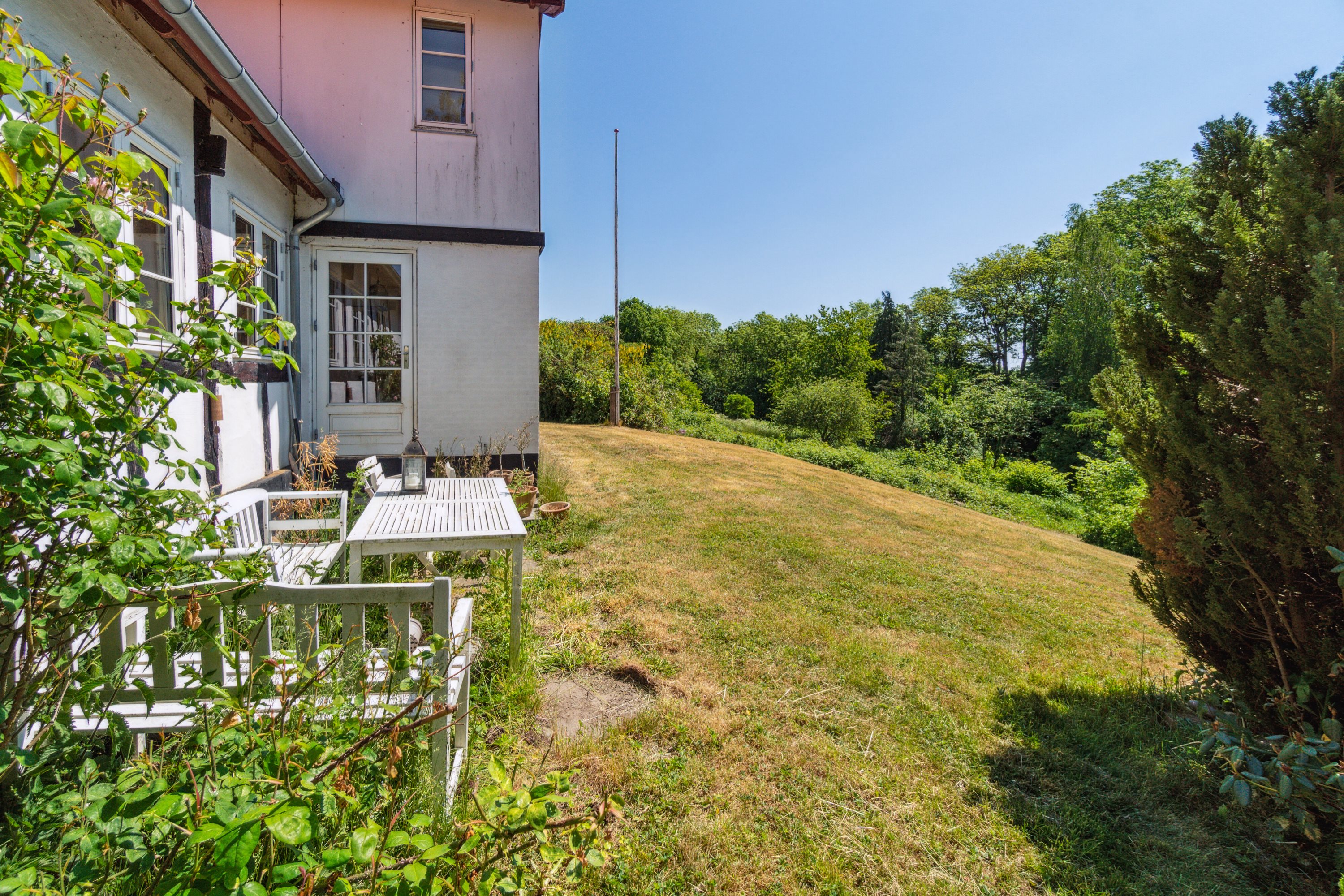 Fremhævet have billede i fuldskærmstilstand. Billede af Kalbyvejen 30, 3720 Aakirkeby