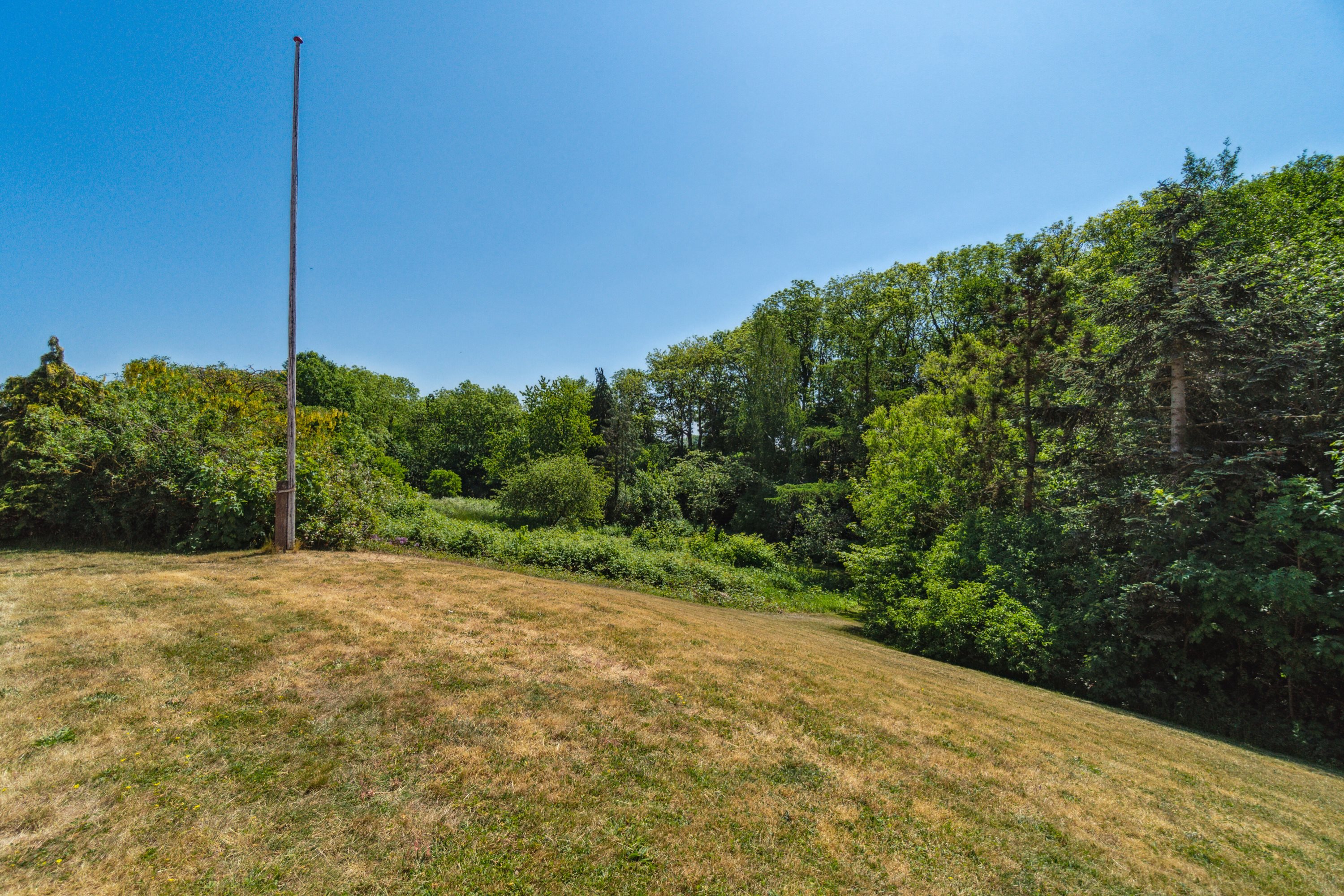 Fremhævet udendørs billede i fuldskærmstilstand. Billede af Kalbyvejen 30, 3720 Aakirkeby