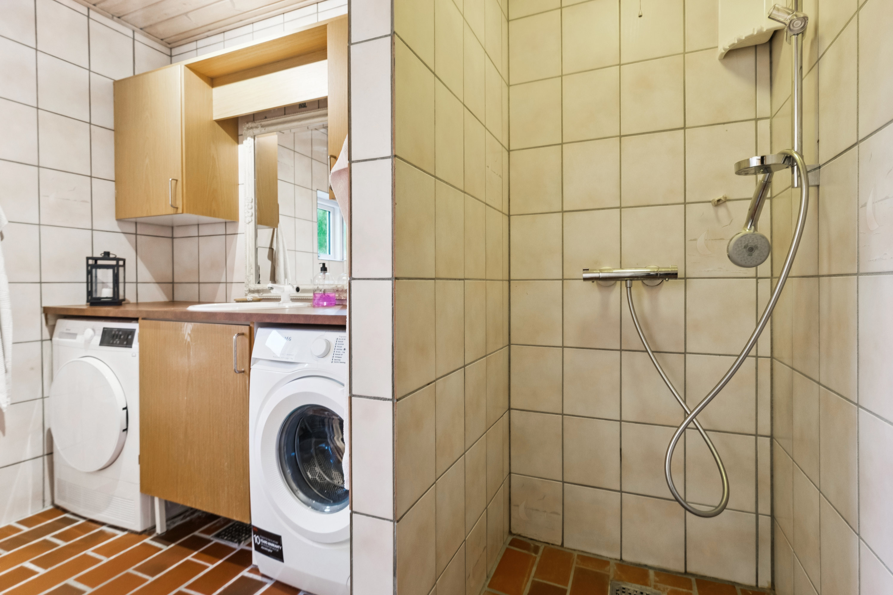 Fremhævet badeværelse billede i fuldskærmstilstand. Billede af Østervænget 20, 8840 Rødkærsbro