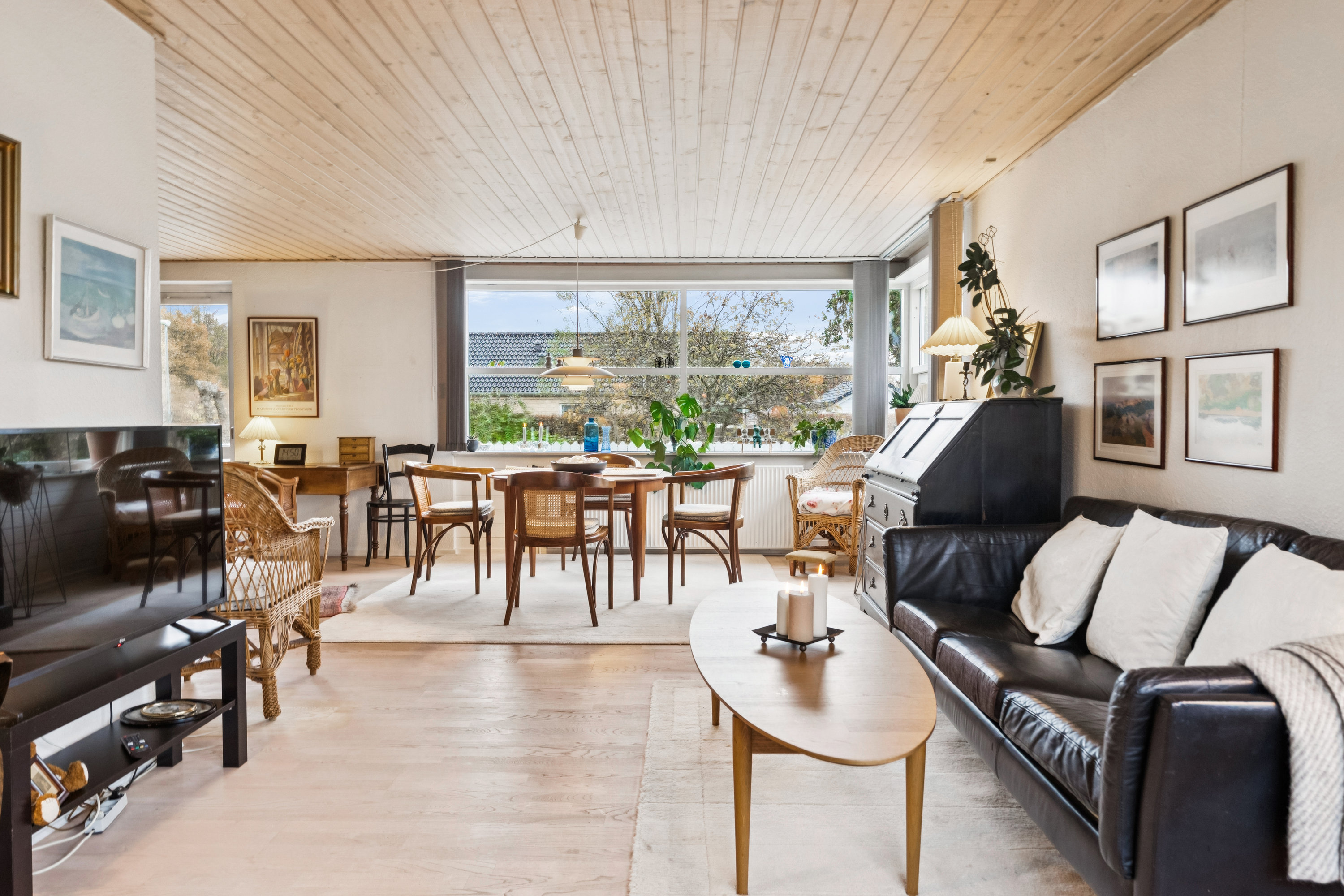 Fremhævet stue billede i fuldskærmstilstand. Billede af Østervænget 20, 8840 Rødkærsbro