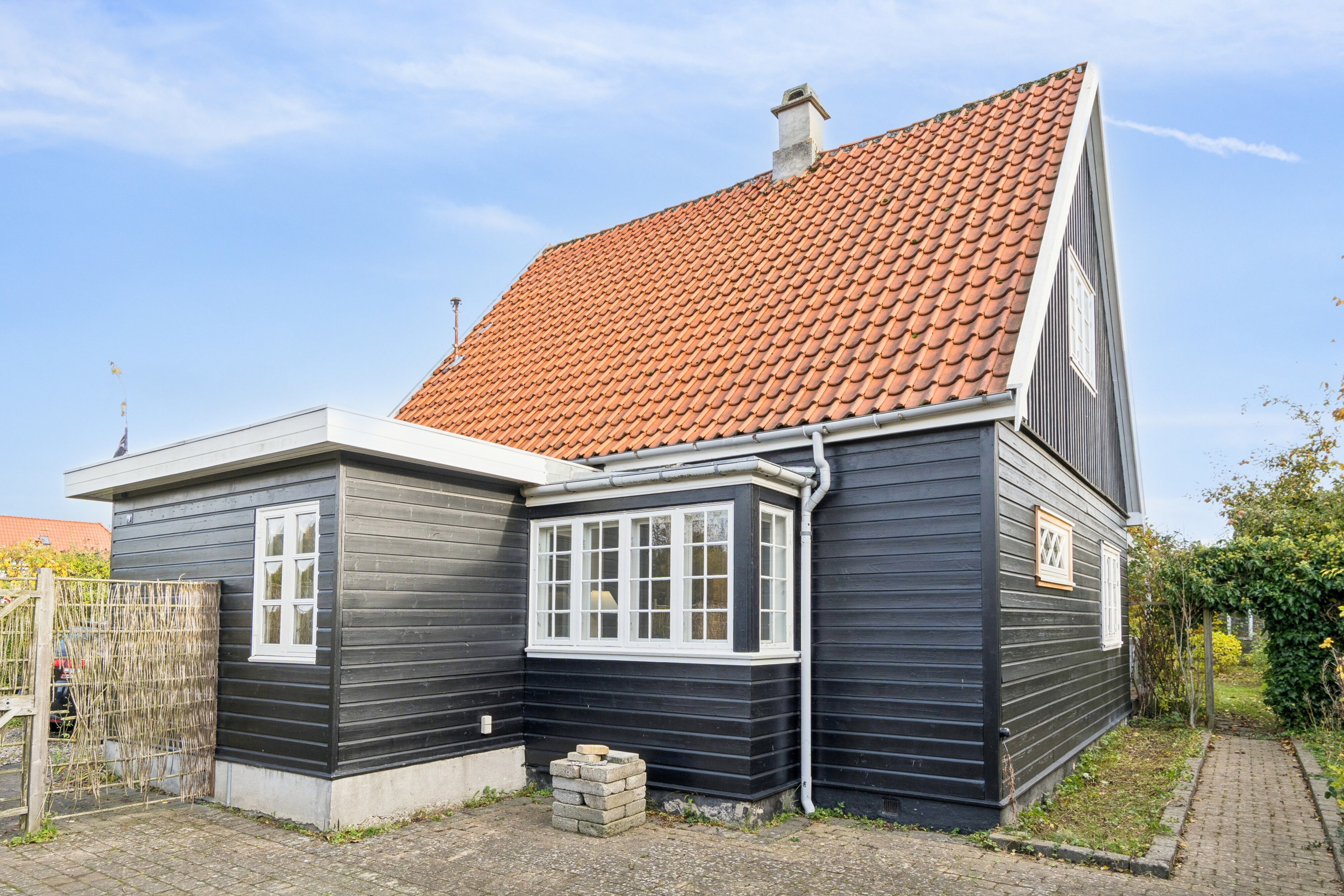 Fremhævet set fra haven billede i fuldskærmstilstand. Billede af Pagteroldvej 9, 2650 Hvidovre