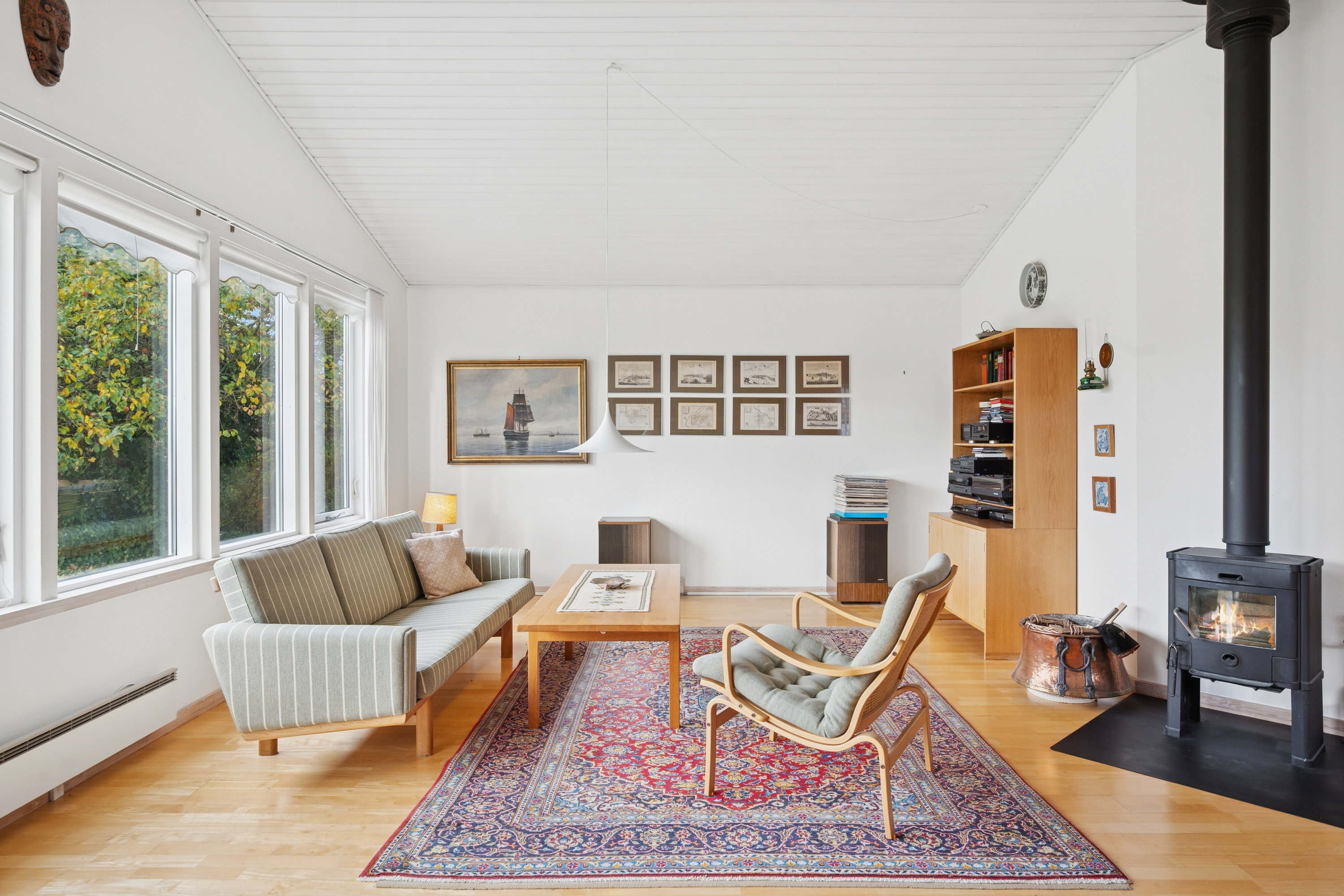 Fremhævet stue billede i fuldskærmstilstand. Billede af Svanevænget 23B, 4040 Jyllinge