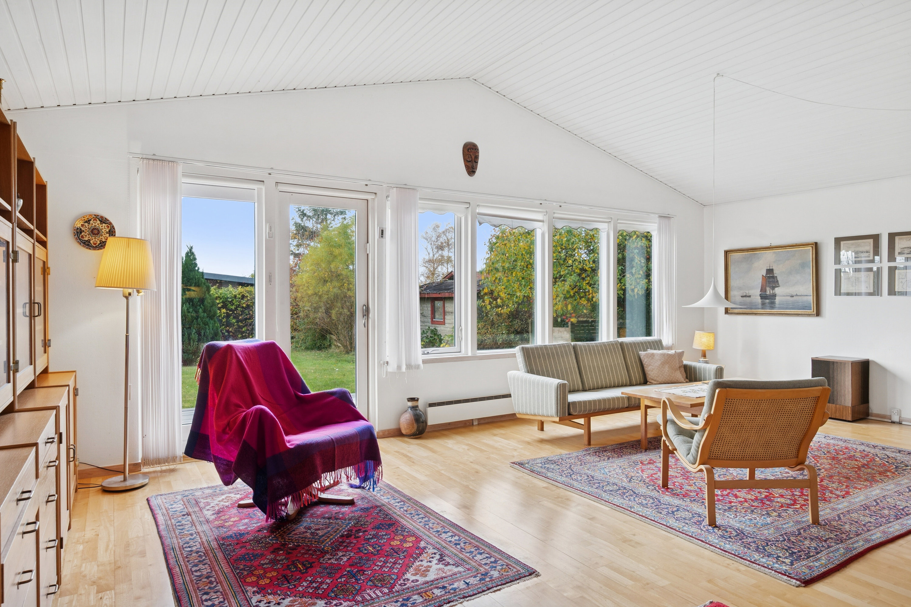 Fremhævet stue billede i fuldskærmstilstand. Billede af Svanevænget 23B, 4040 Jyllinge