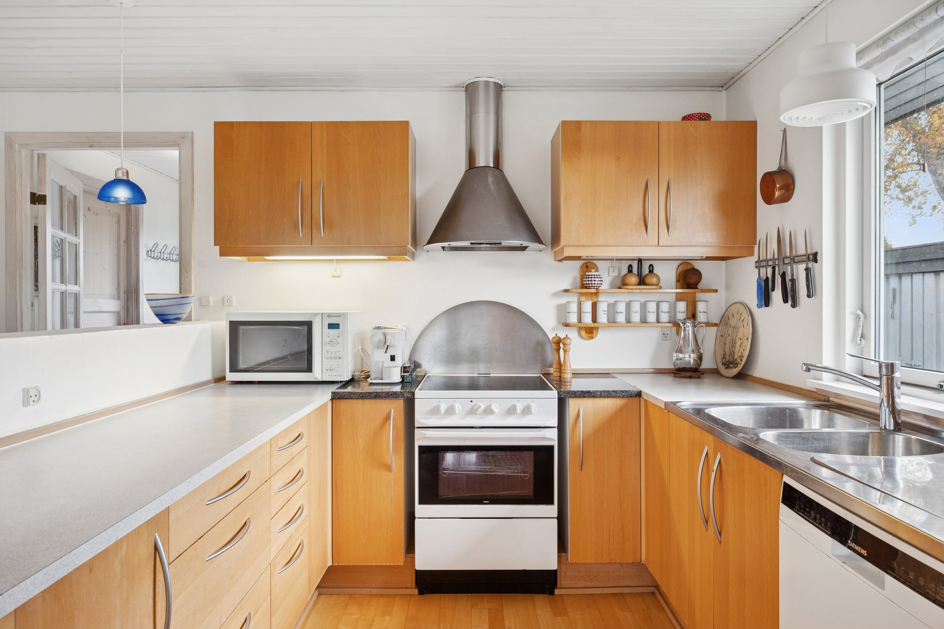 Fremhævet køkken billede i fuldskærmstilstand. Billede af Svanevænget 23B, 4040 Jyllinge