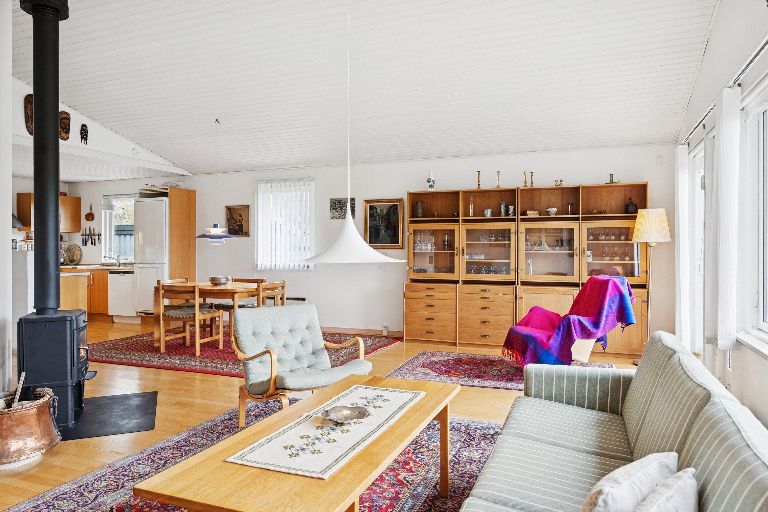 Fremhævet stue billede i fuldskærmstilstand. Billede af Svanevænget 23B, 4040 Jyllinge