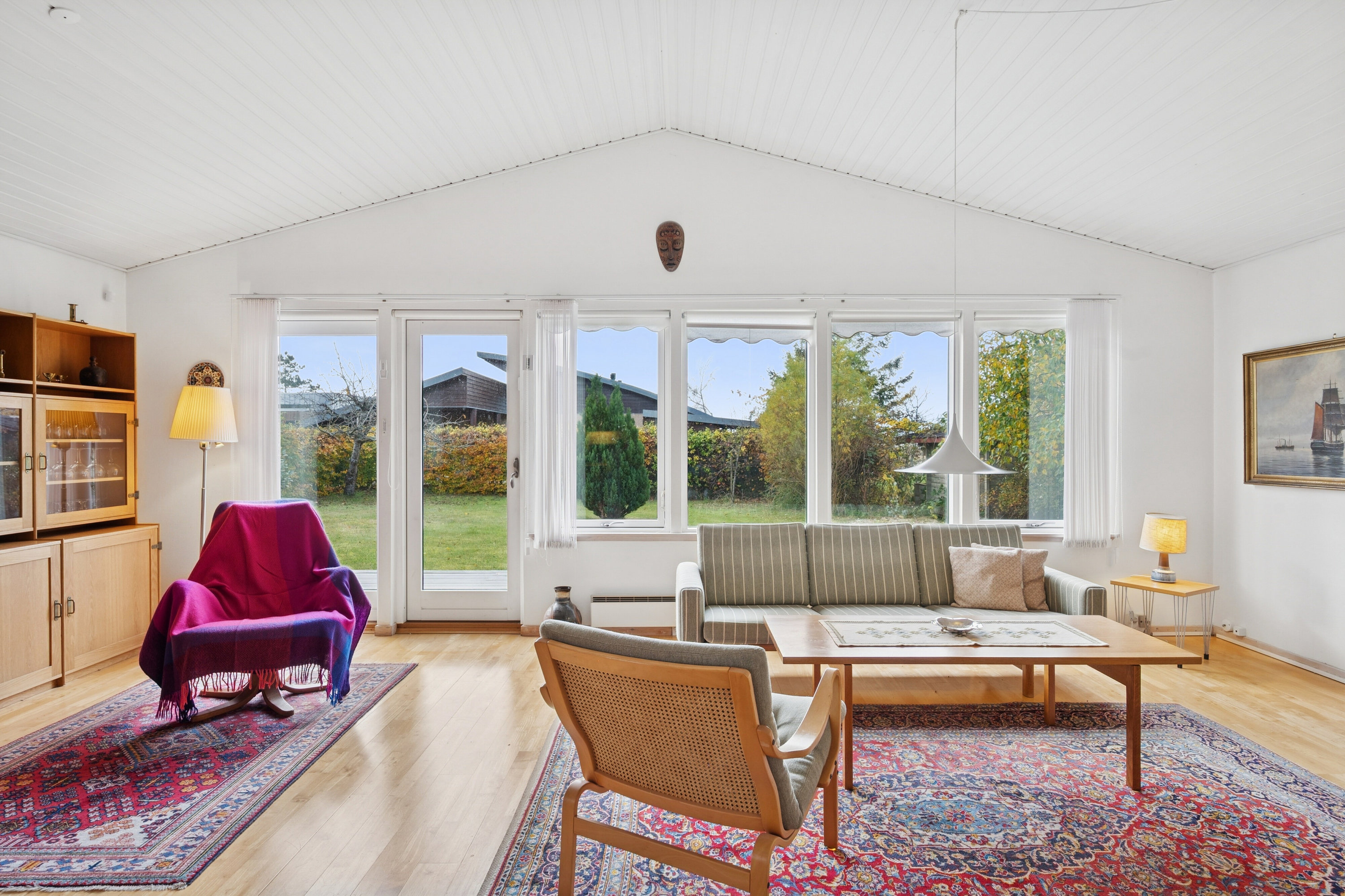 Fremhævet stue billede i fuldskærmstilstand. Billede af Svanevænget 23B, 4040 Jyllinge