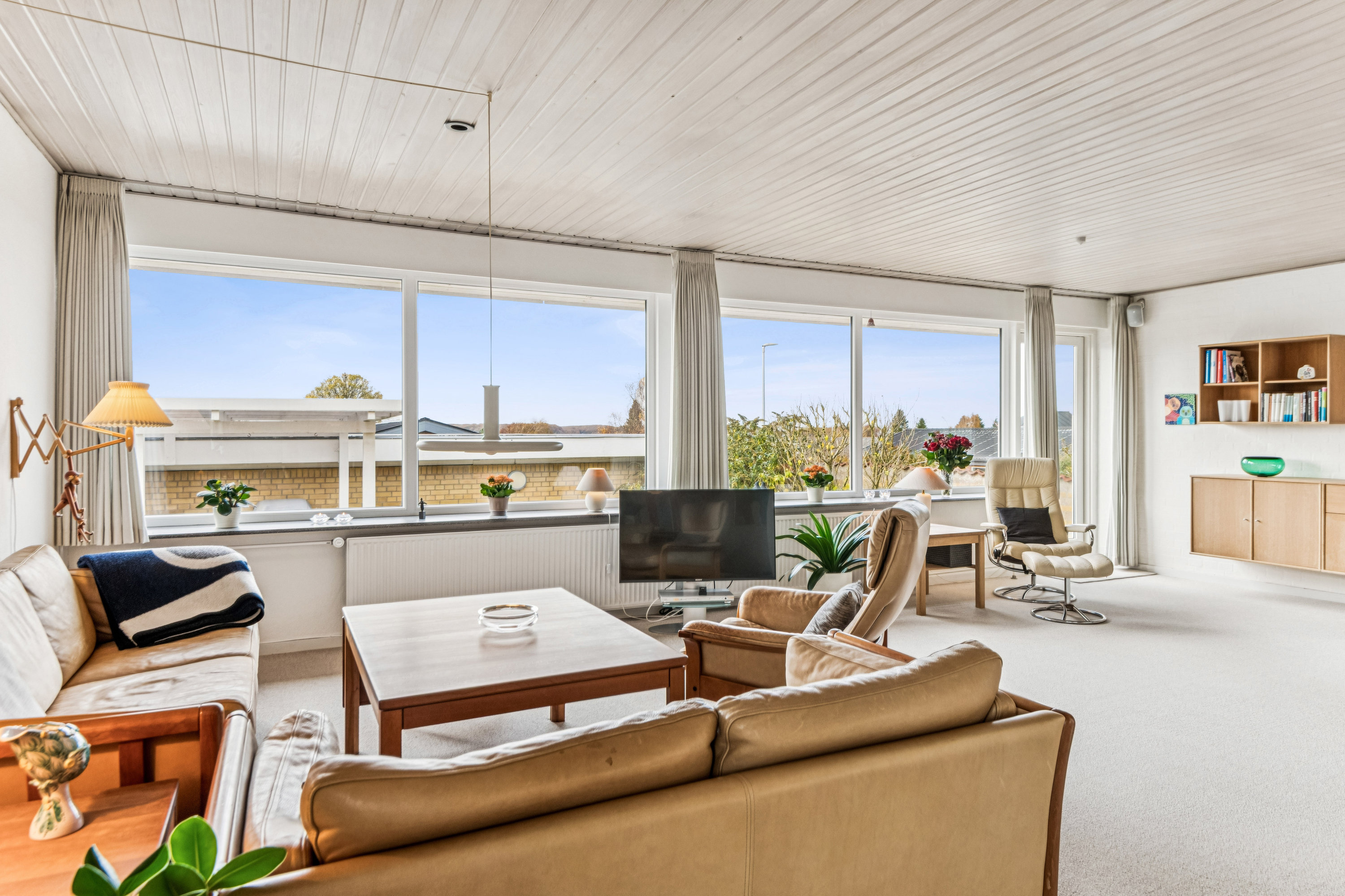 Fremhævet stue billede i fuldskærmstilstand. Billede af Dyssebakken 1, Gug, 9210 Aalborg SØ