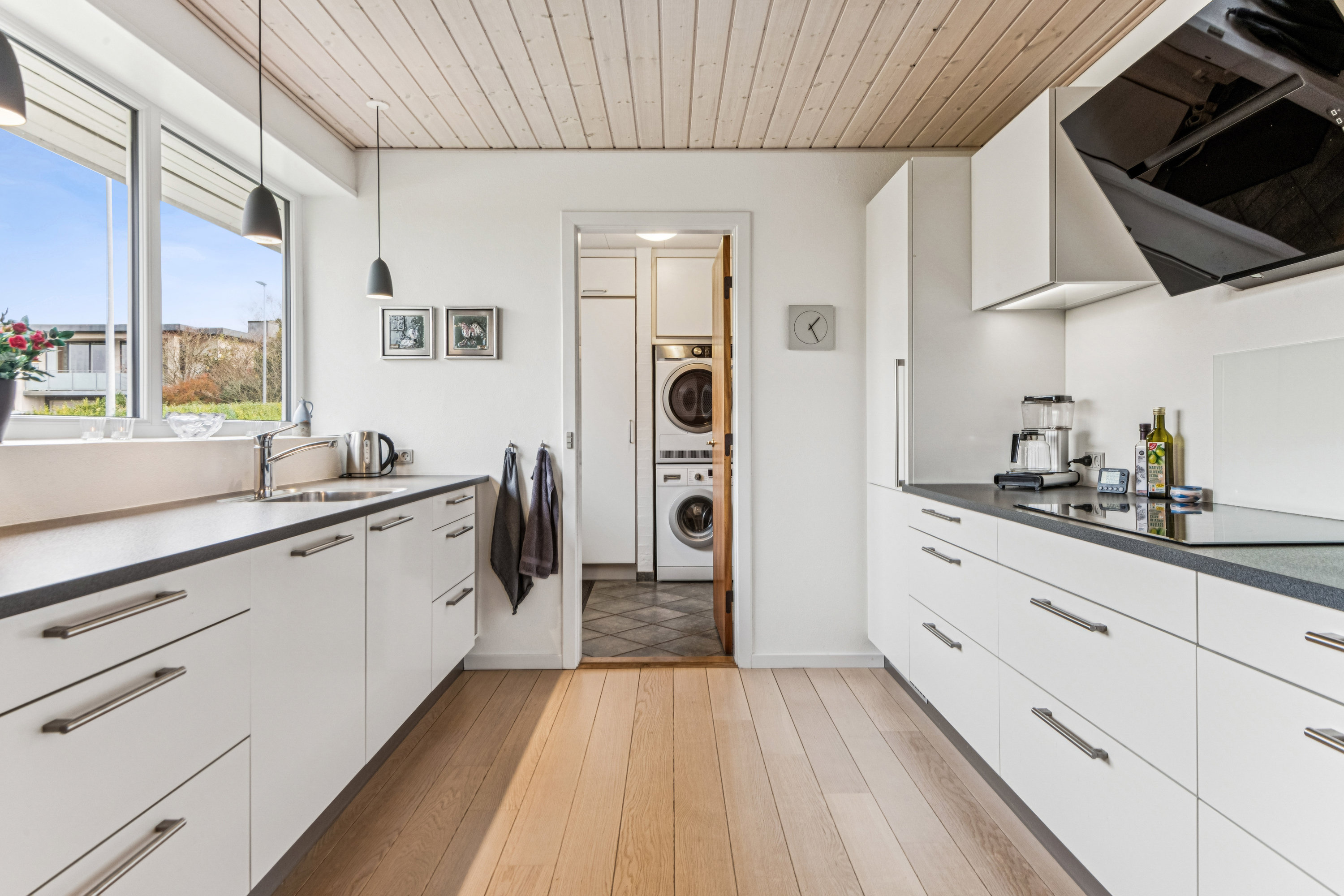 Fremhævet køkken billede i fuldskærmstilstand. Billede af Dyssebakken 1, Gug, 9210 Aalborg SØ