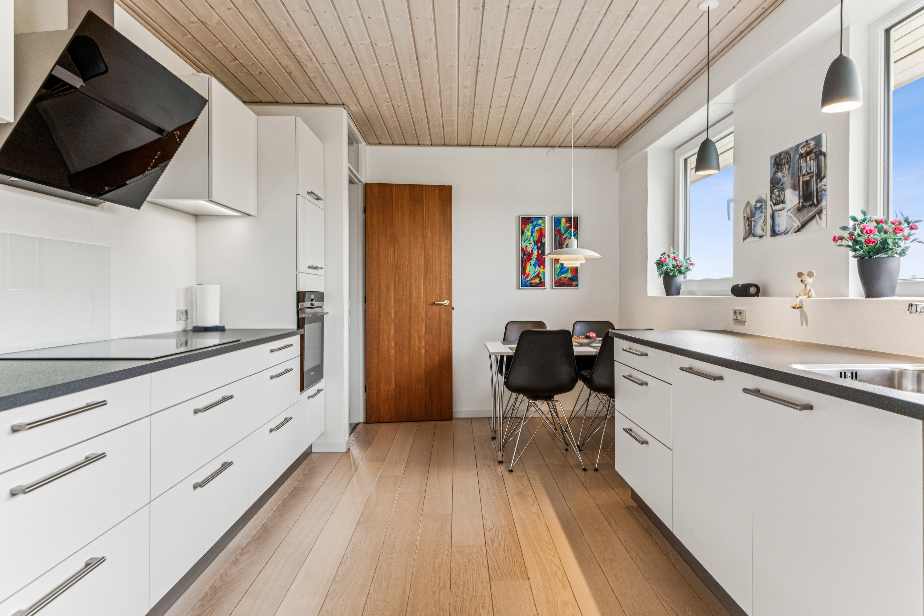 Fremhævet køkken billede i fuldskærmstilstand. Billede af Dyssebakken 1, Gug, 9210 Aalborg SØ